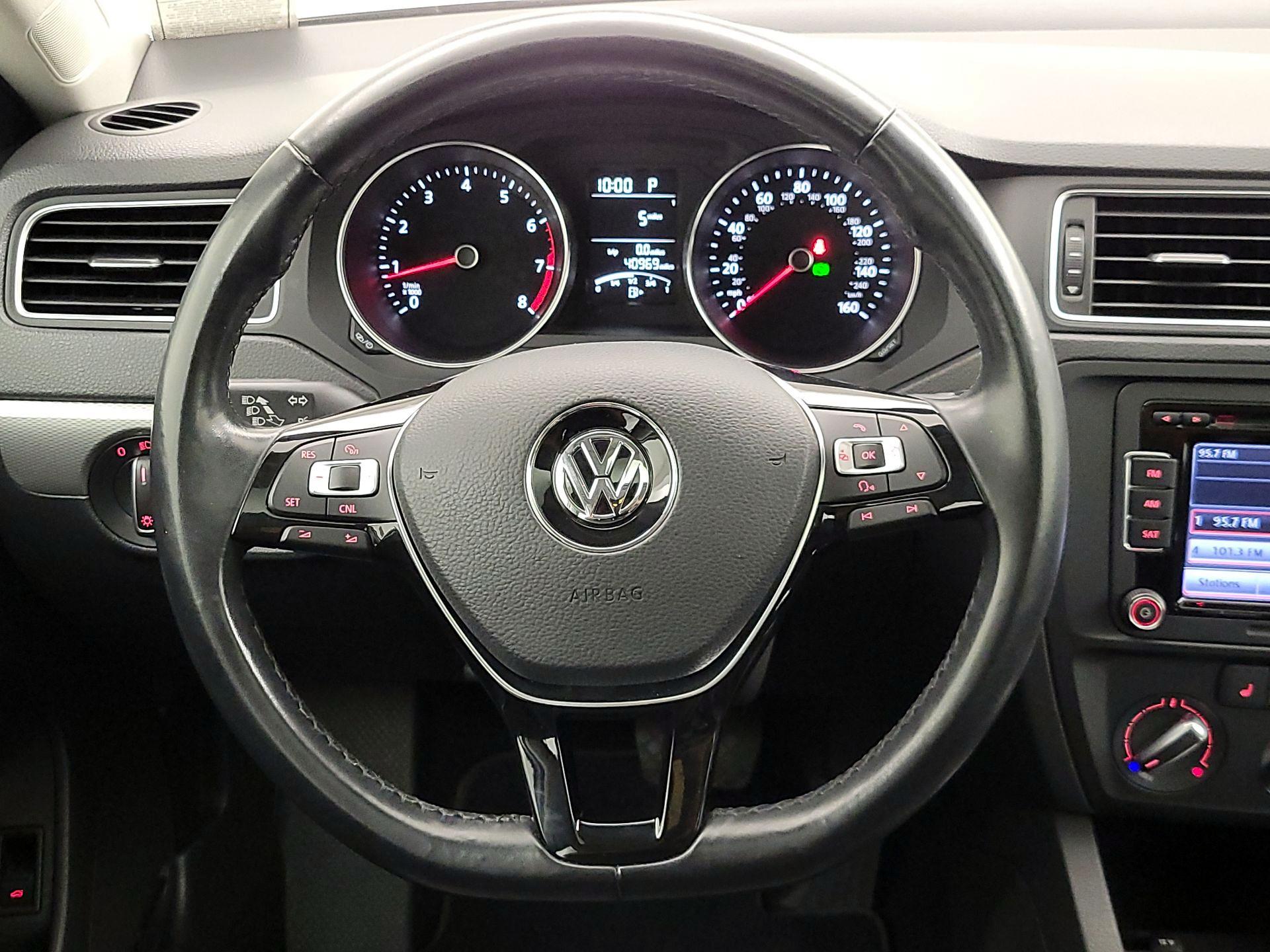 Thumbnail: 2015 Volkswagen Jetta - 10