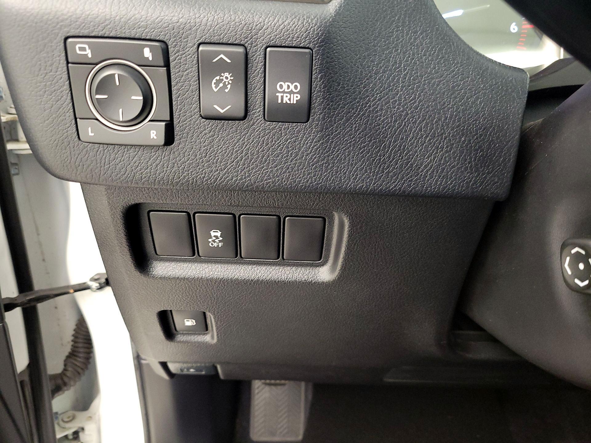 Thumbnail: 2016 Lexus GX - 13