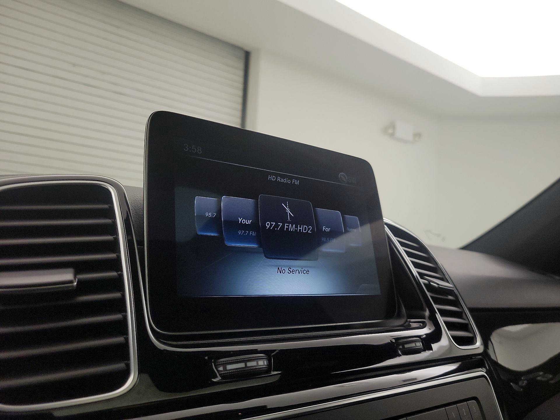 Thumbnail: 2016 Mercedes-Benz GLE - 16
