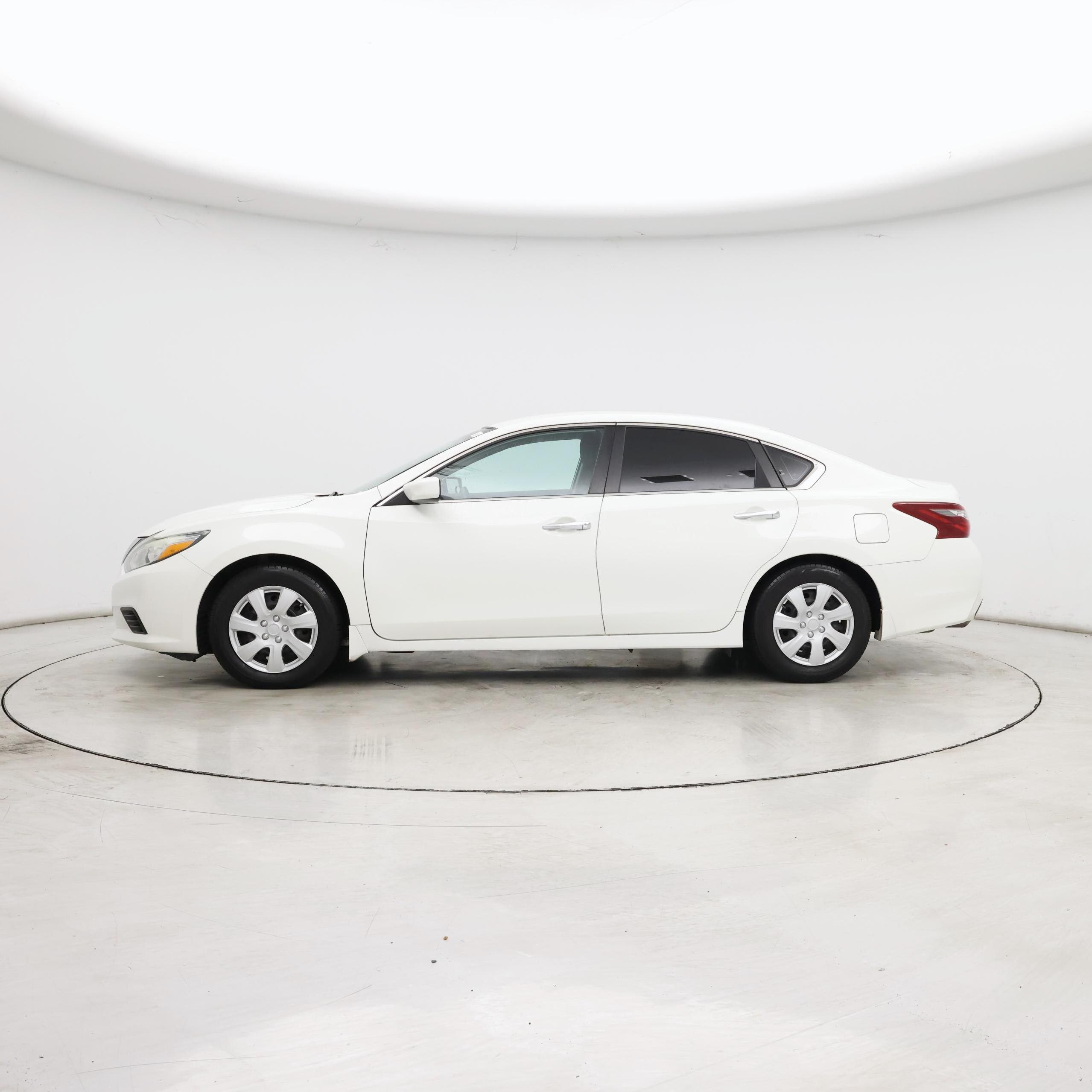 Thumbnail: 2018 Nissan Altima - 3