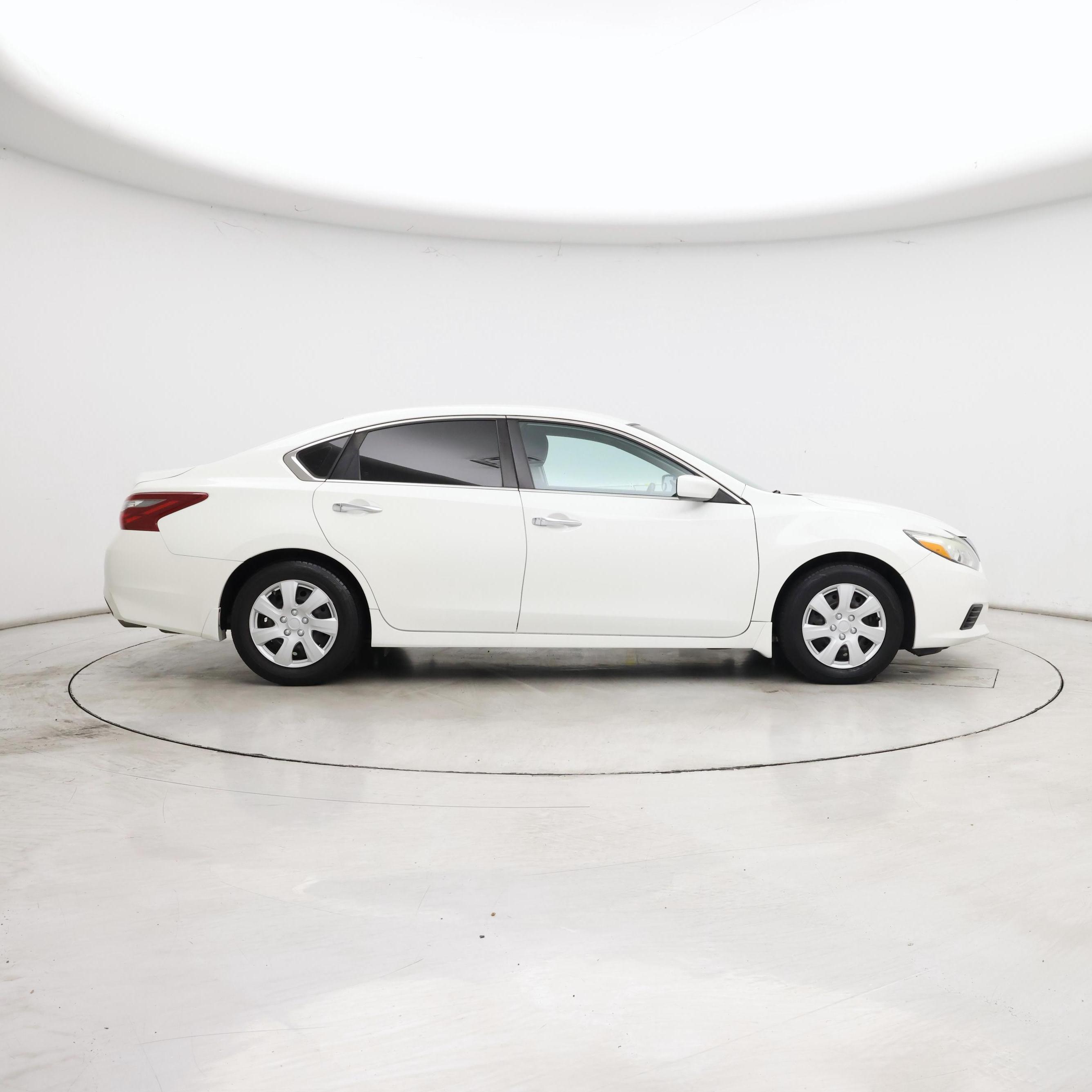 Thumbnail: 2018 Nissan Altima - 7