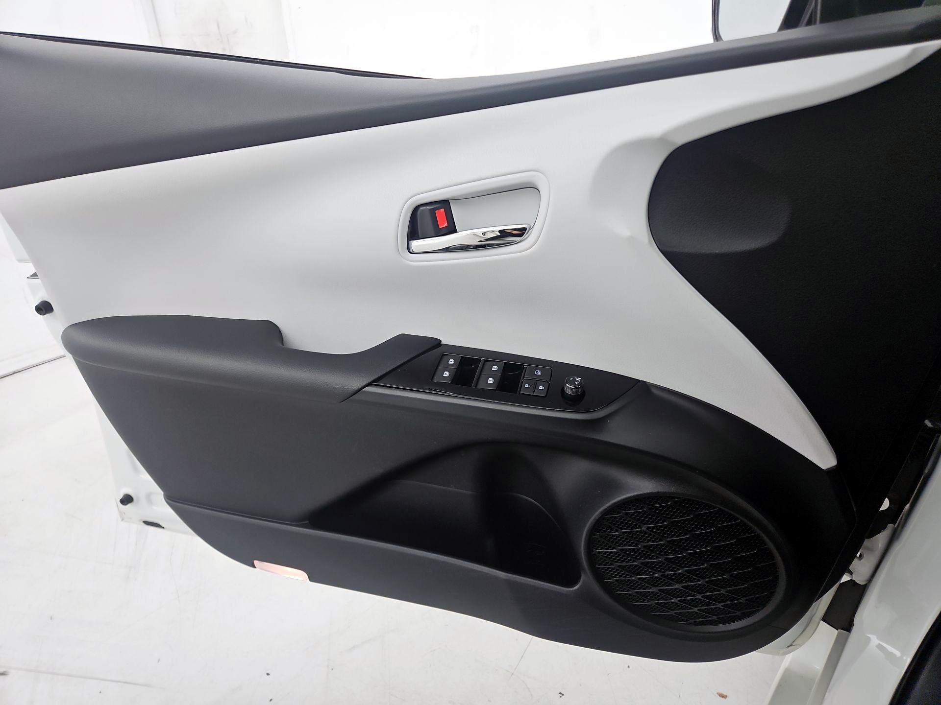 Thumbnail: 2016 Toyota Prius - 12
