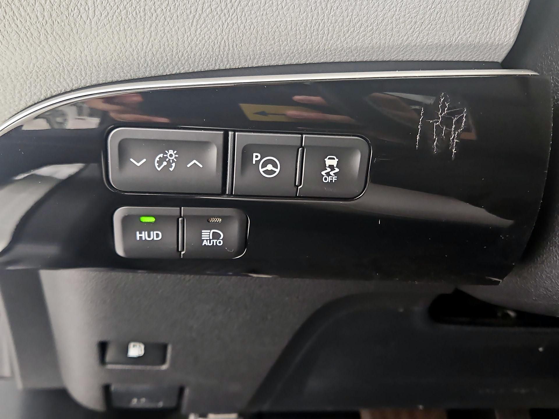 Thumbnail: 2016 Toyota Prius - 13