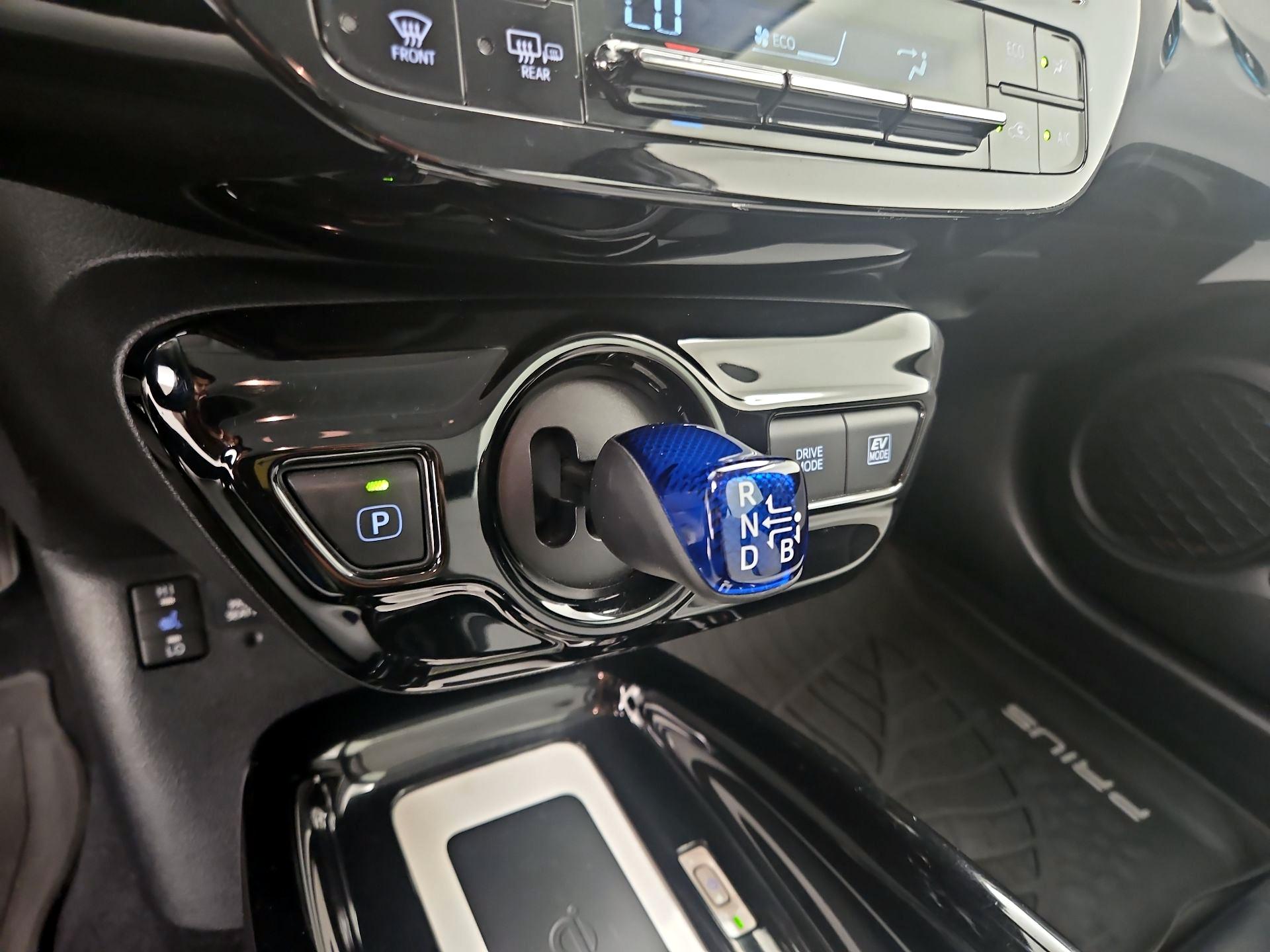 Thumbnail: 2016 Toyota Prius - 17