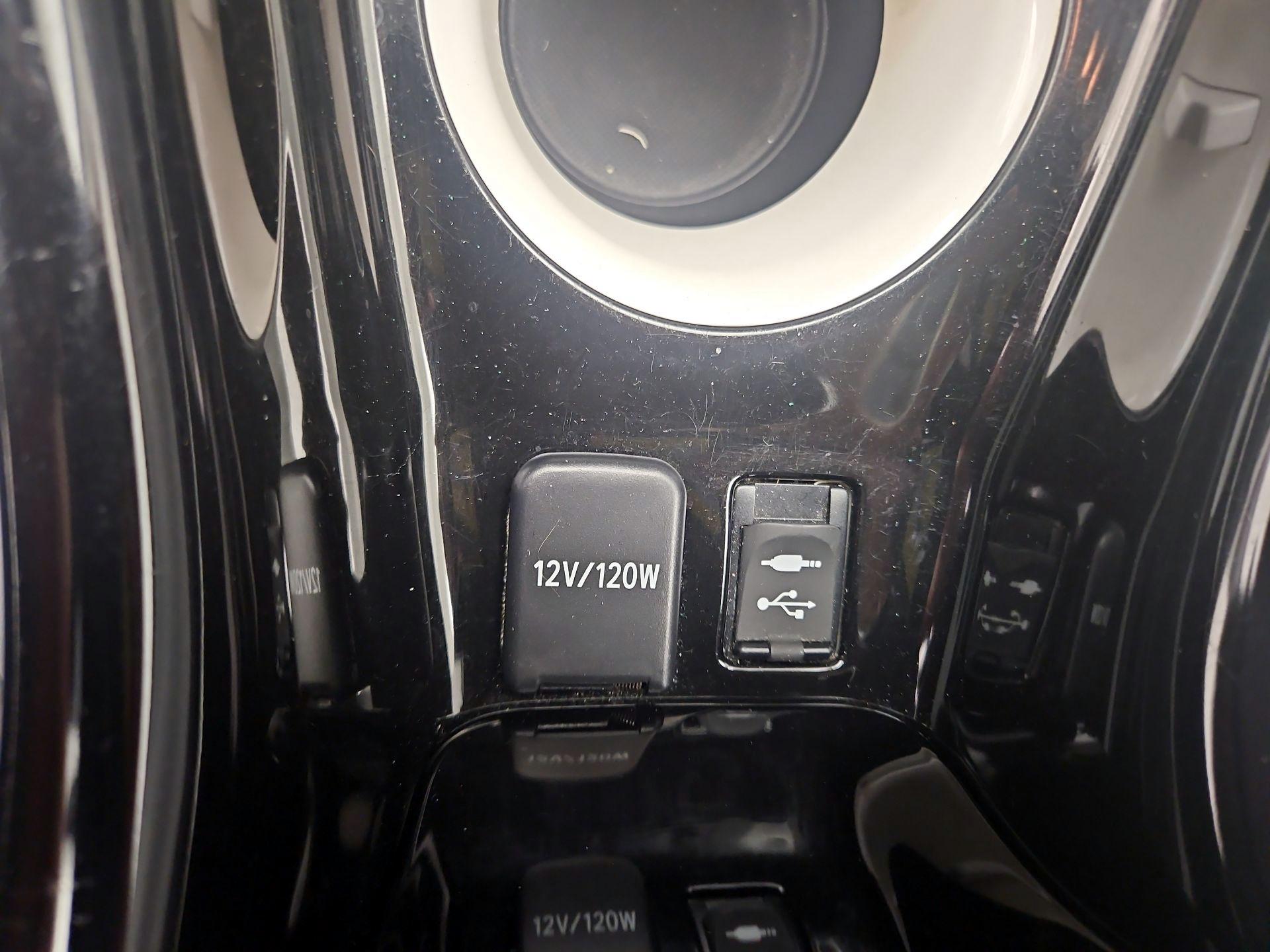 Thumbnail: 2016 Toyota Prius - 18