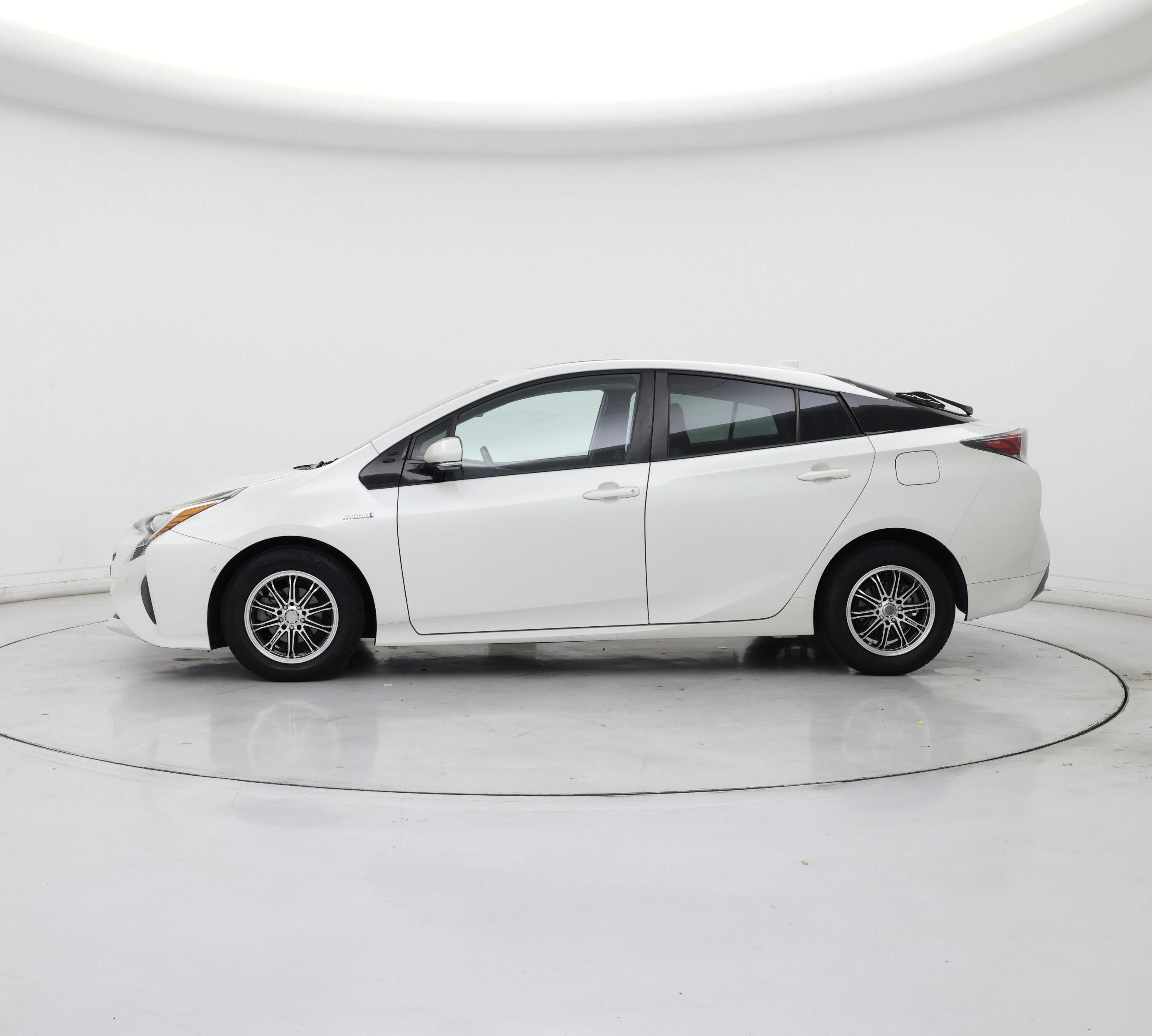 Thumbnail: 2016 Toyota Prius - 3