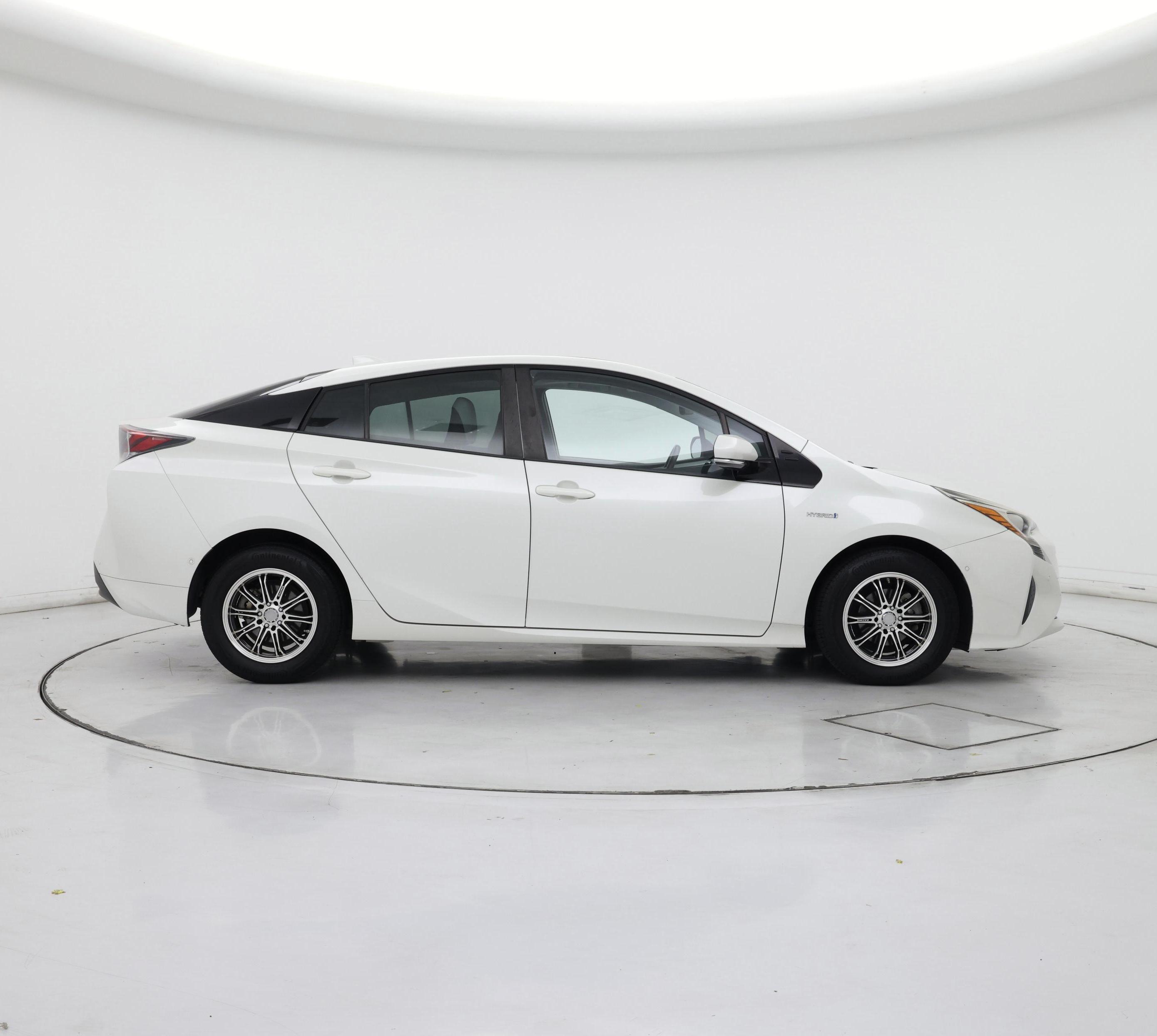 Thumbnail: 2016 Toyota Prius - 7