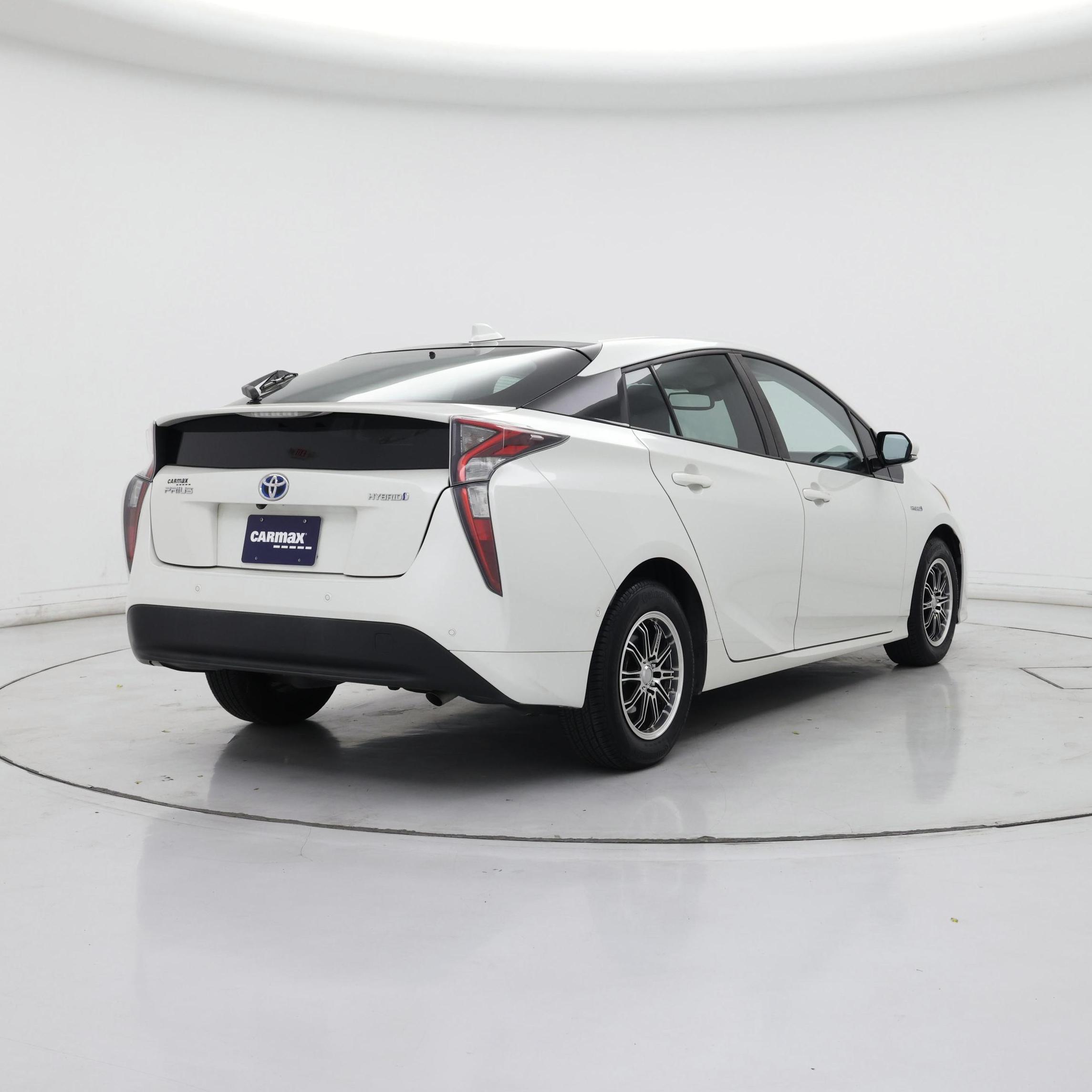 Thumbnail: 2016 Toyota Prius - 8