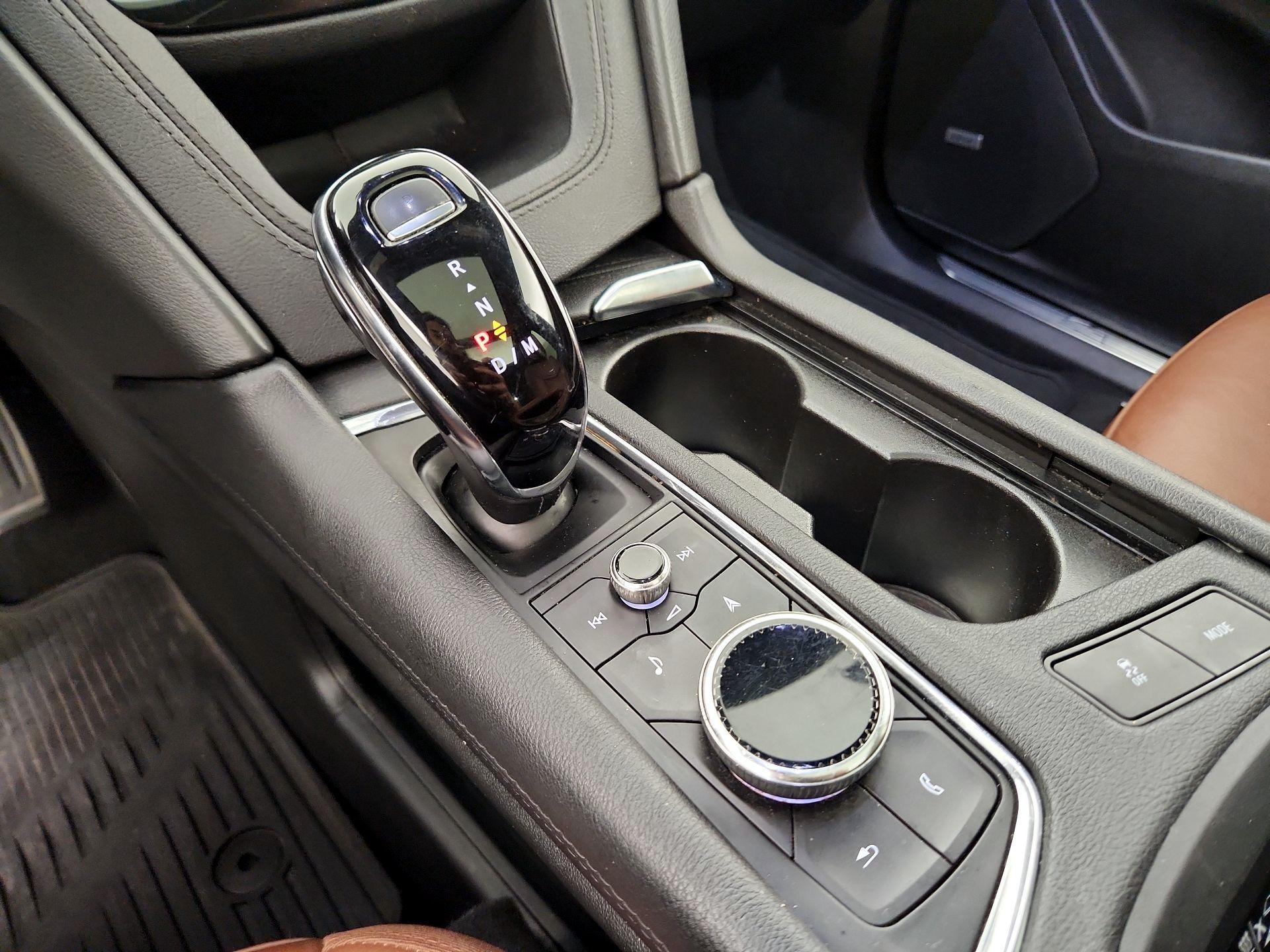 Thumbnail: 2020 Cadillac XT5 - 16