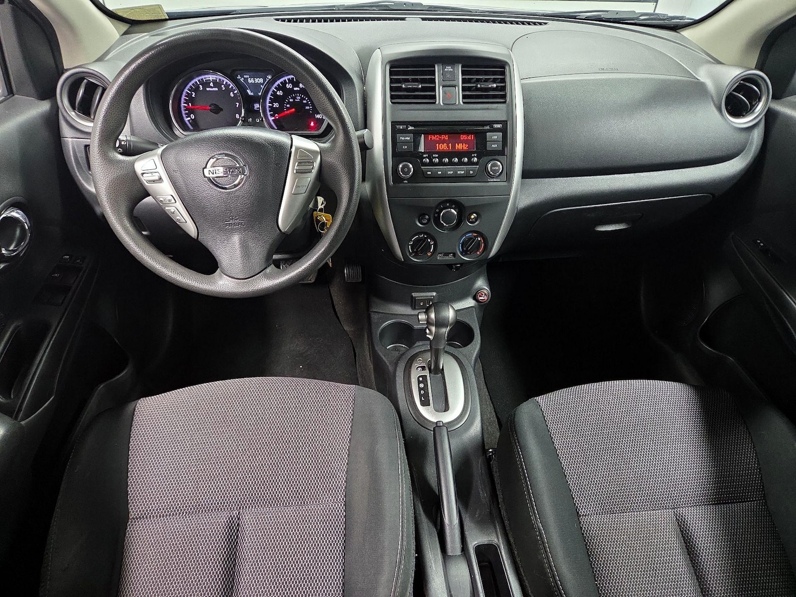 2017 Nissan Versa Sedan SV - Photo 10