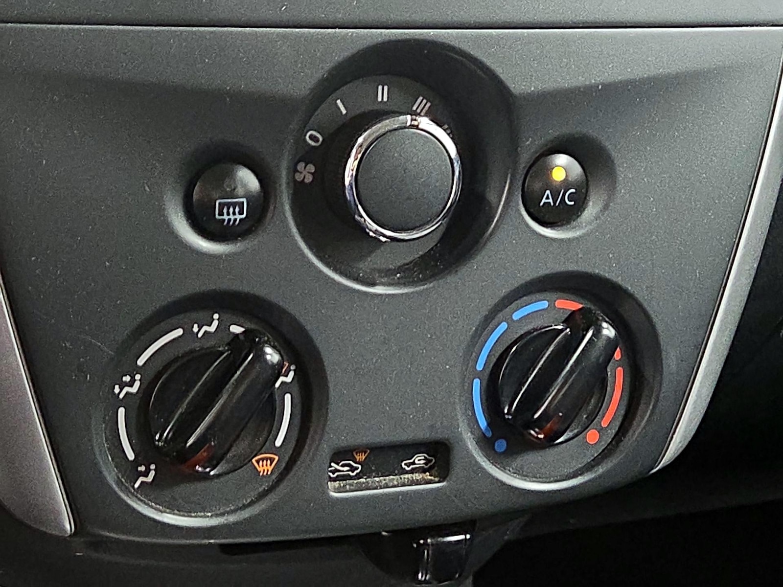 2017 Nissan Versa Sedan SV - Photo 16