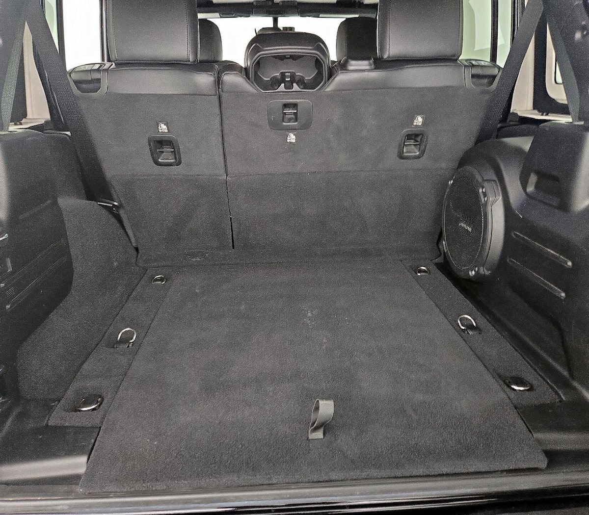 Trunk/Cargo (Seats Up)