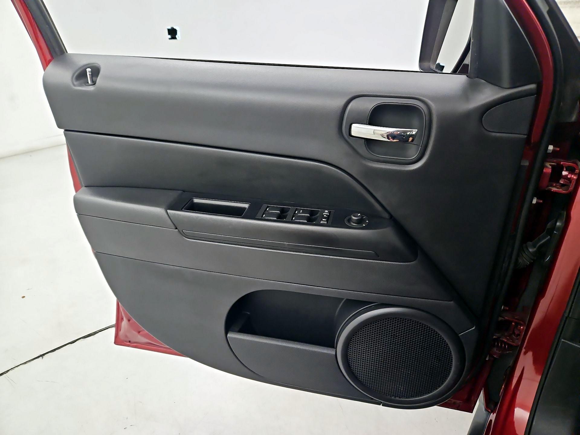 Thumbnail: 2015 Jeep Patriot - 12