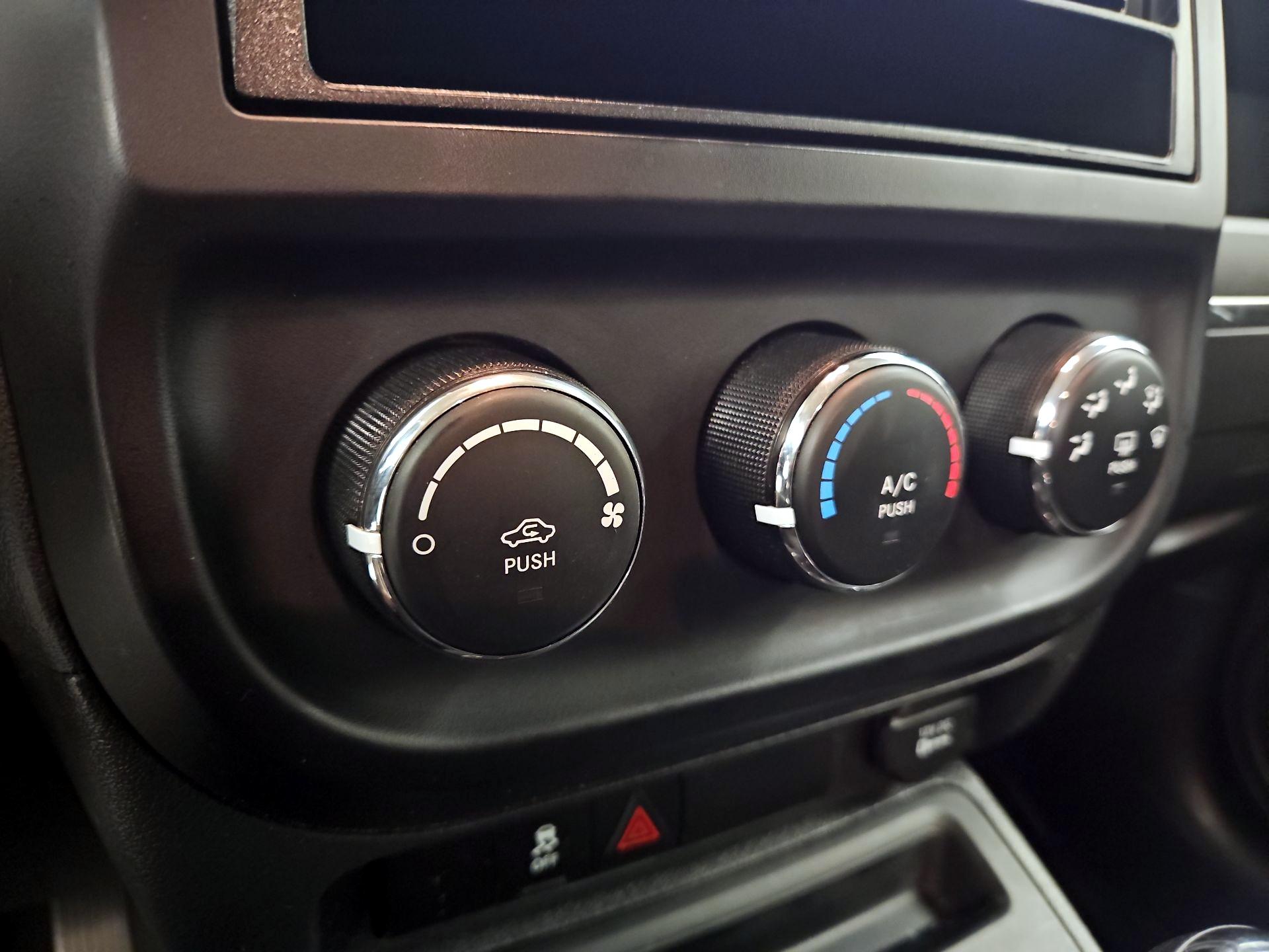 Thumbnail: 2015 Jeep Patriot - 14