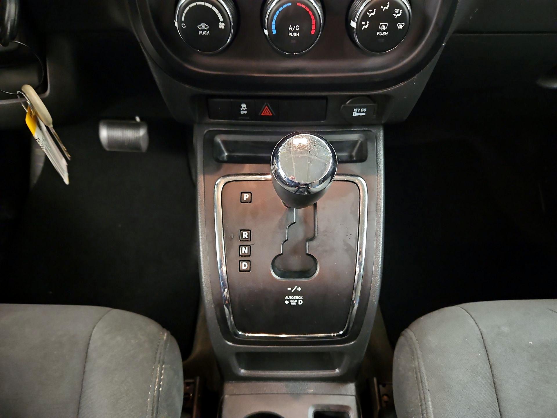 Thumbnail: 2015 Jeep Patriot - 15