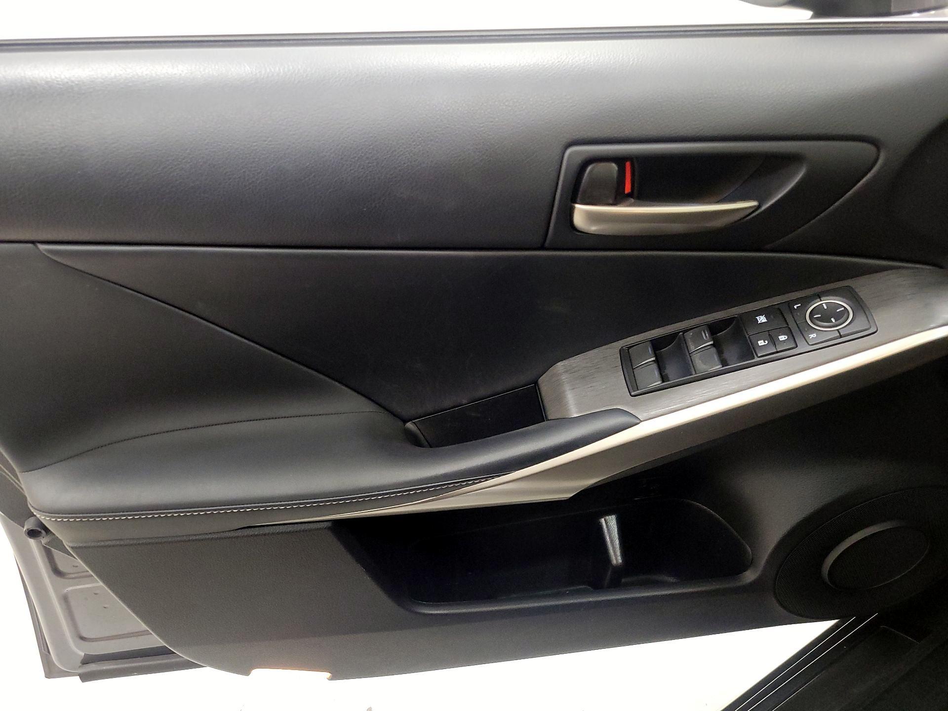 Thumbnail: 2019 Lexus IS - 12