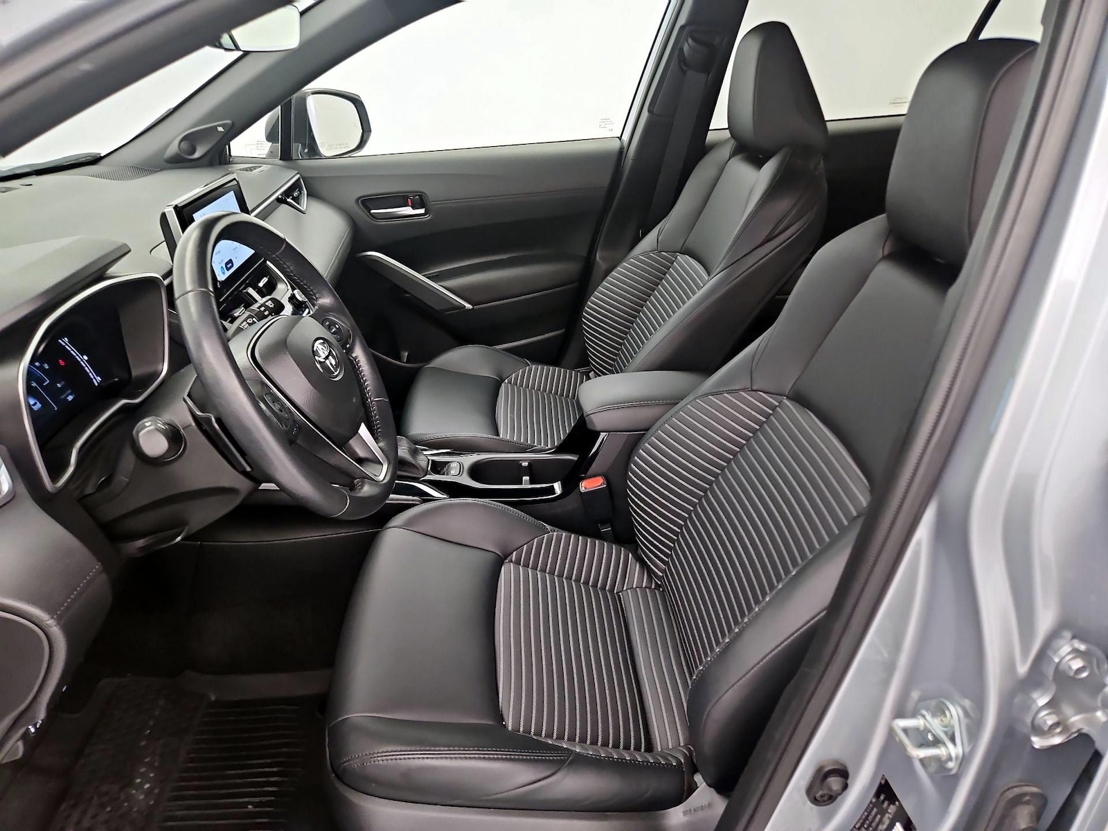 2023 Toyota Corolla Cross XSE - Photo 12
