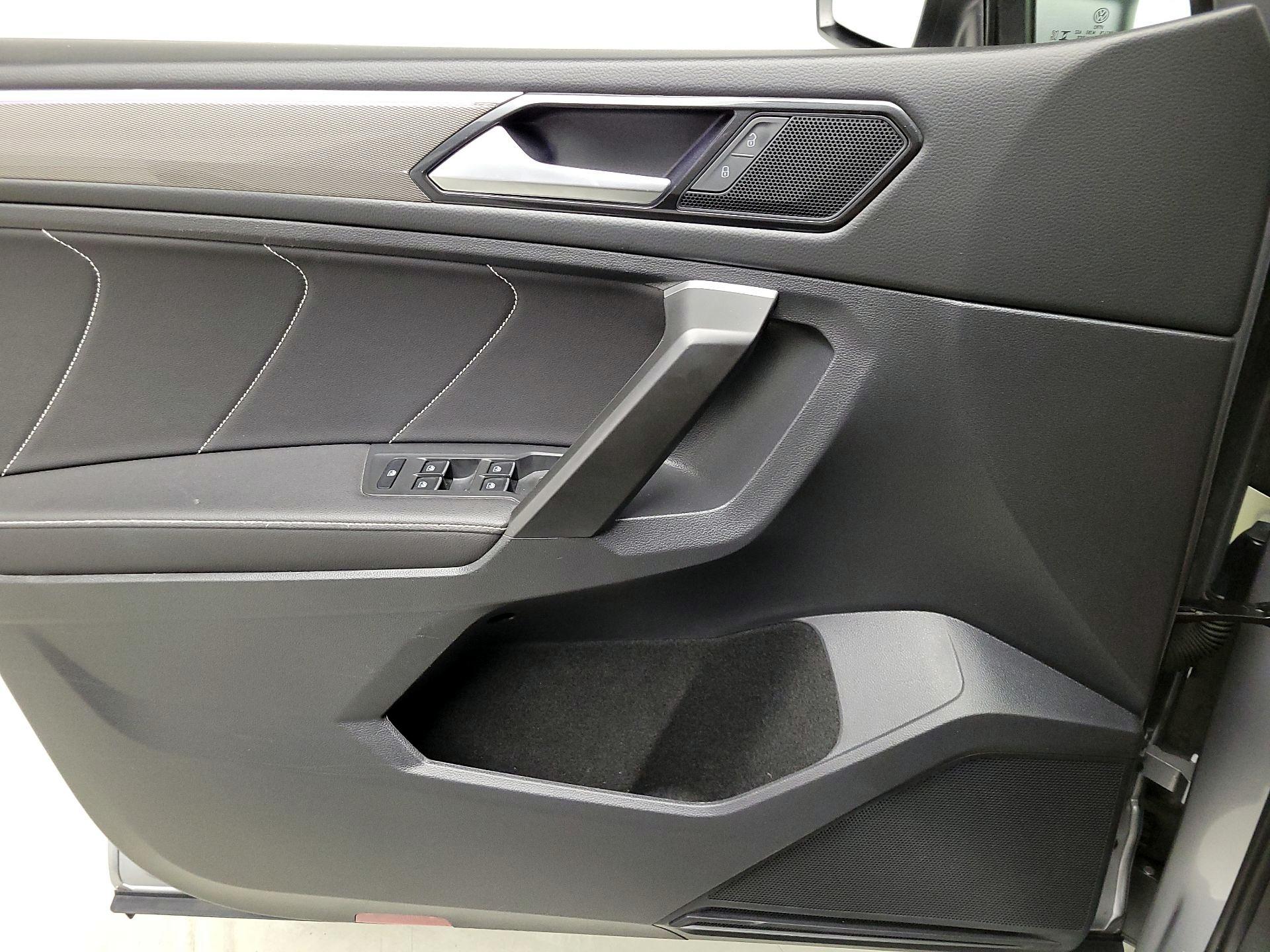 Thumbnail: 2023 Volkswagen Tiguan - 12