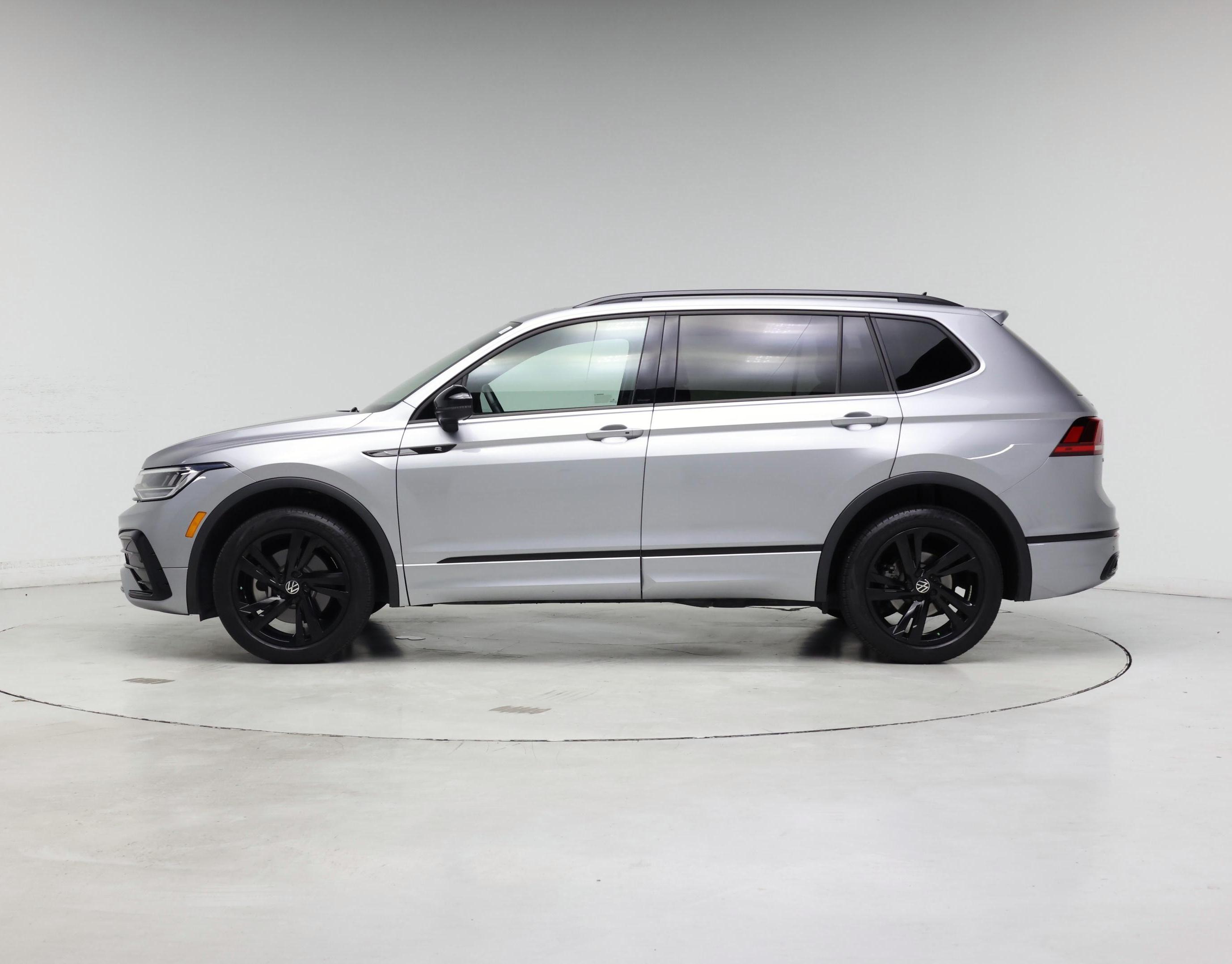 Thumbnail: 2023 Volkswagen Tiguan - 3