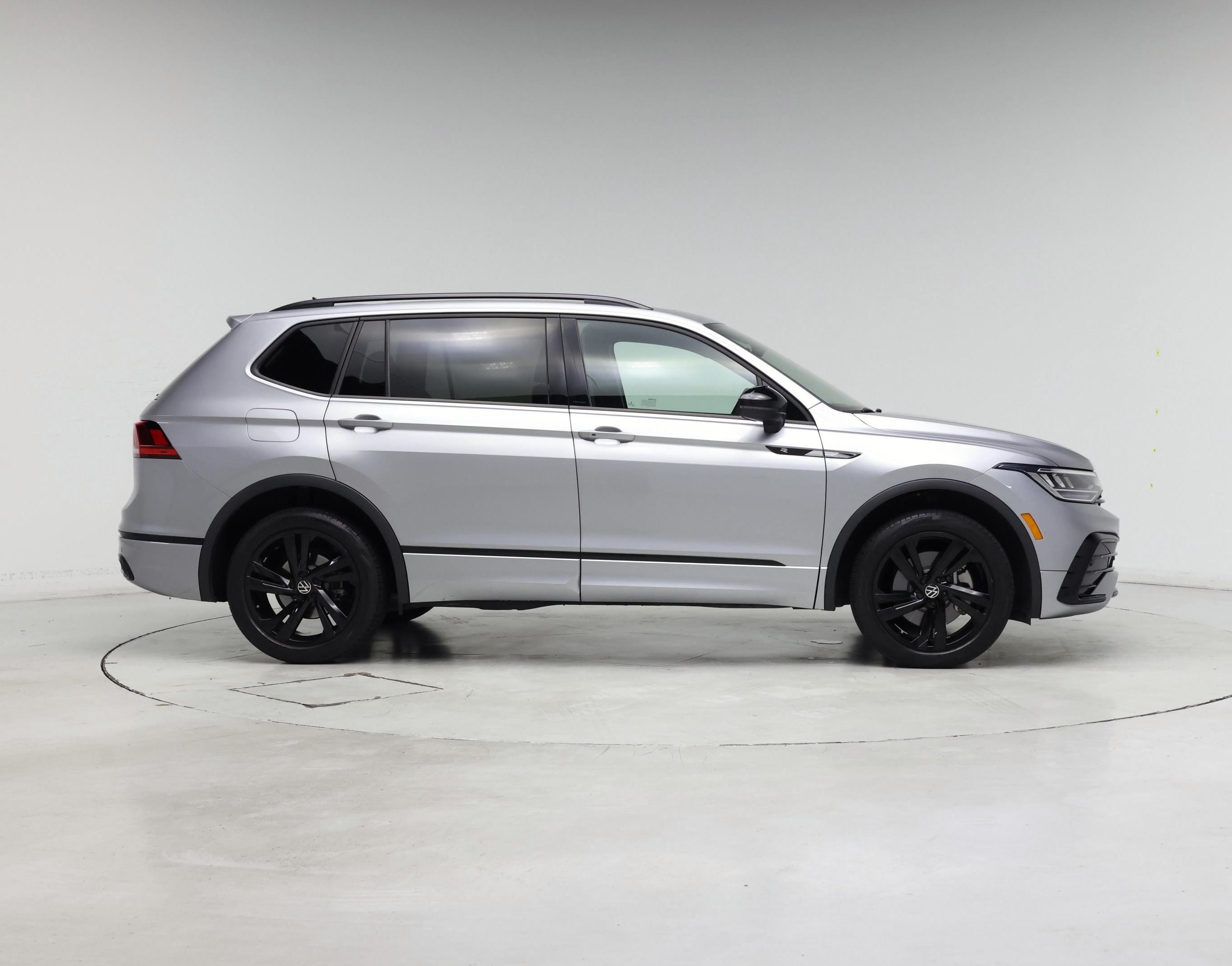 Thumbnail: 2023 Volkswagen Tiguan - 7