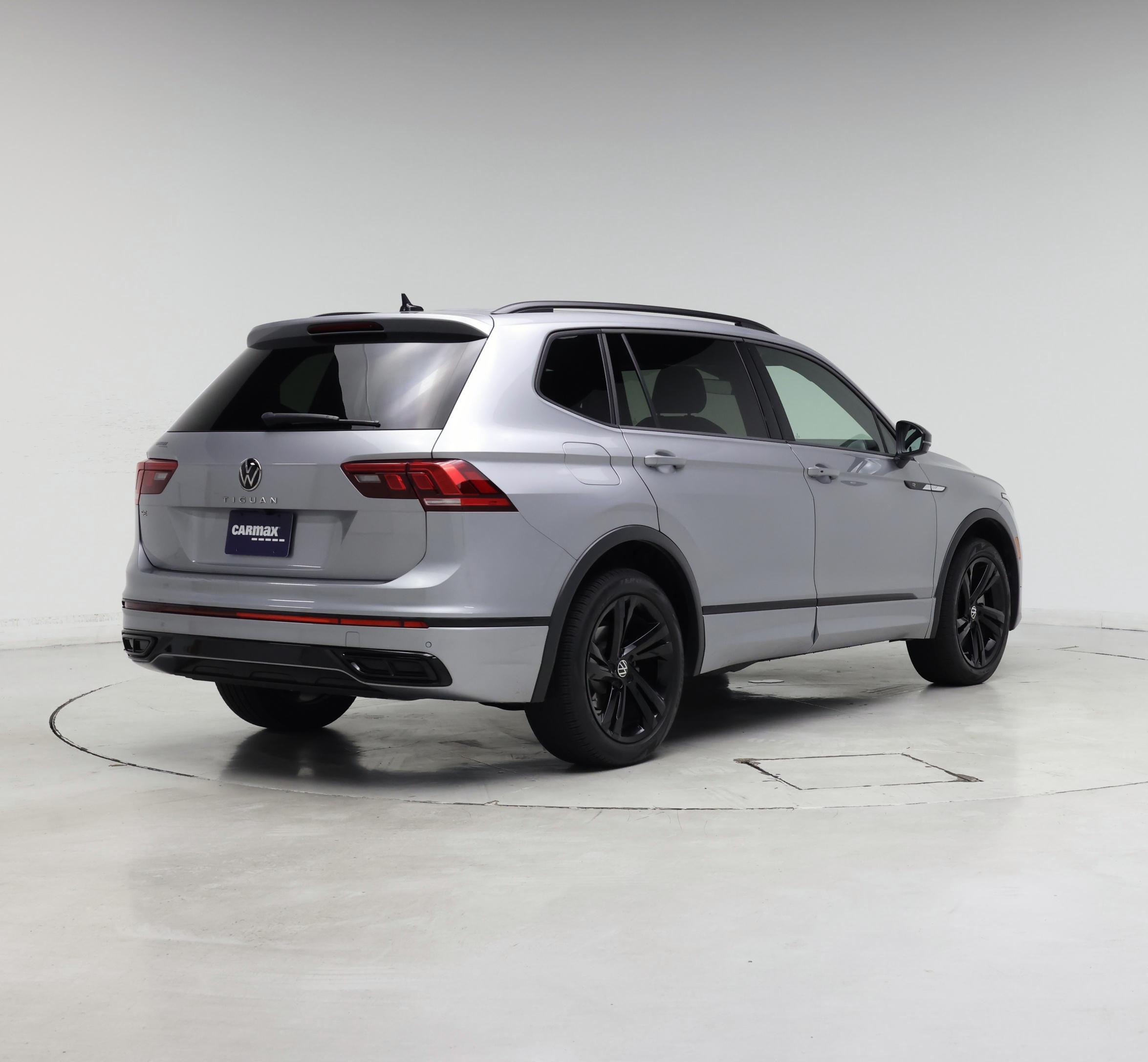 Thumbnail: 2023 Volkswagen Tiguan - 8