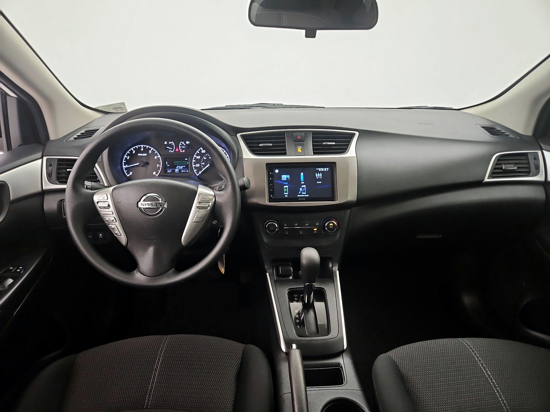 Thumbnail: 2017 Nissan Sentra - 9