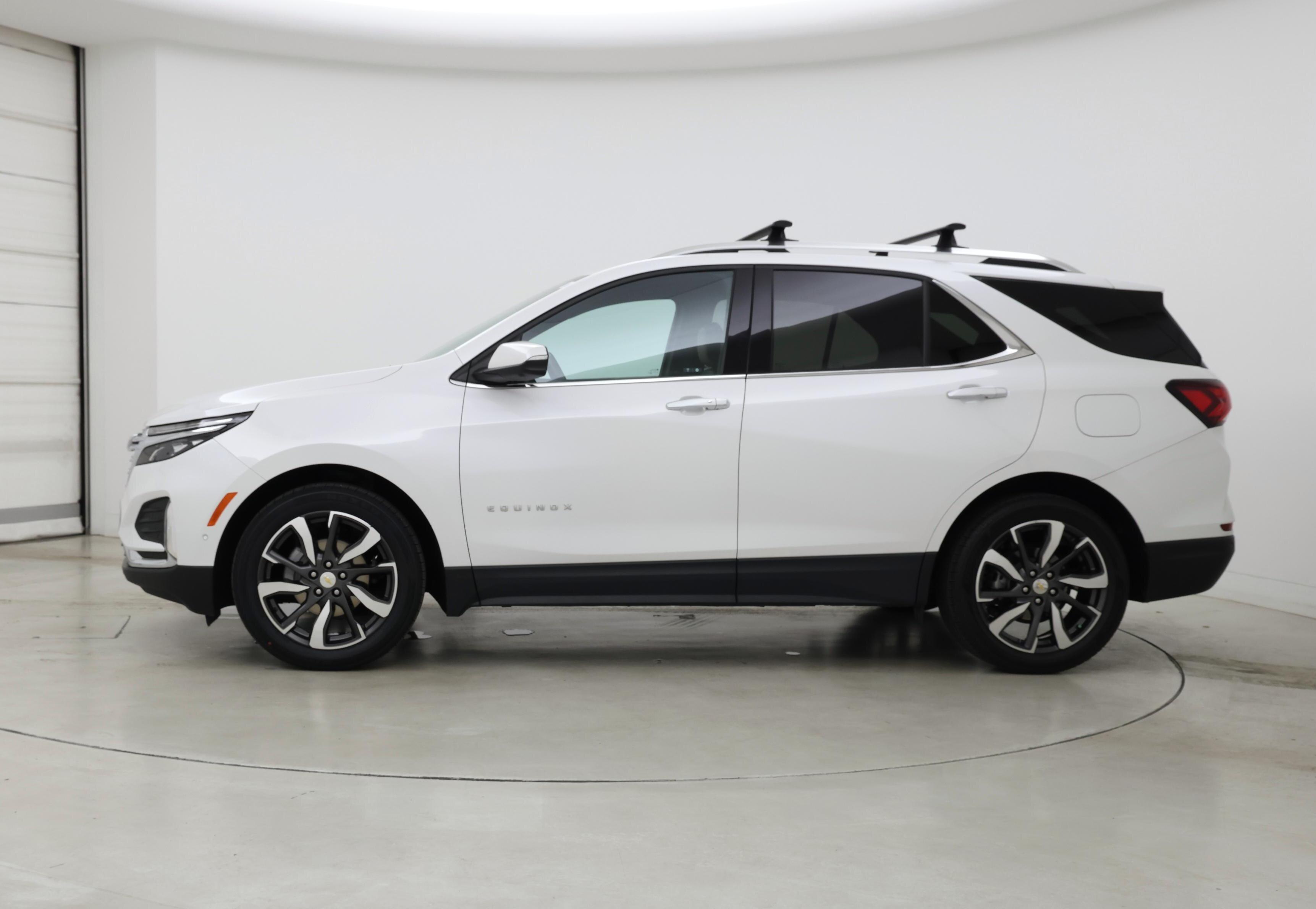 Thumbnail: 2022 Chevrolet Equinox - 3