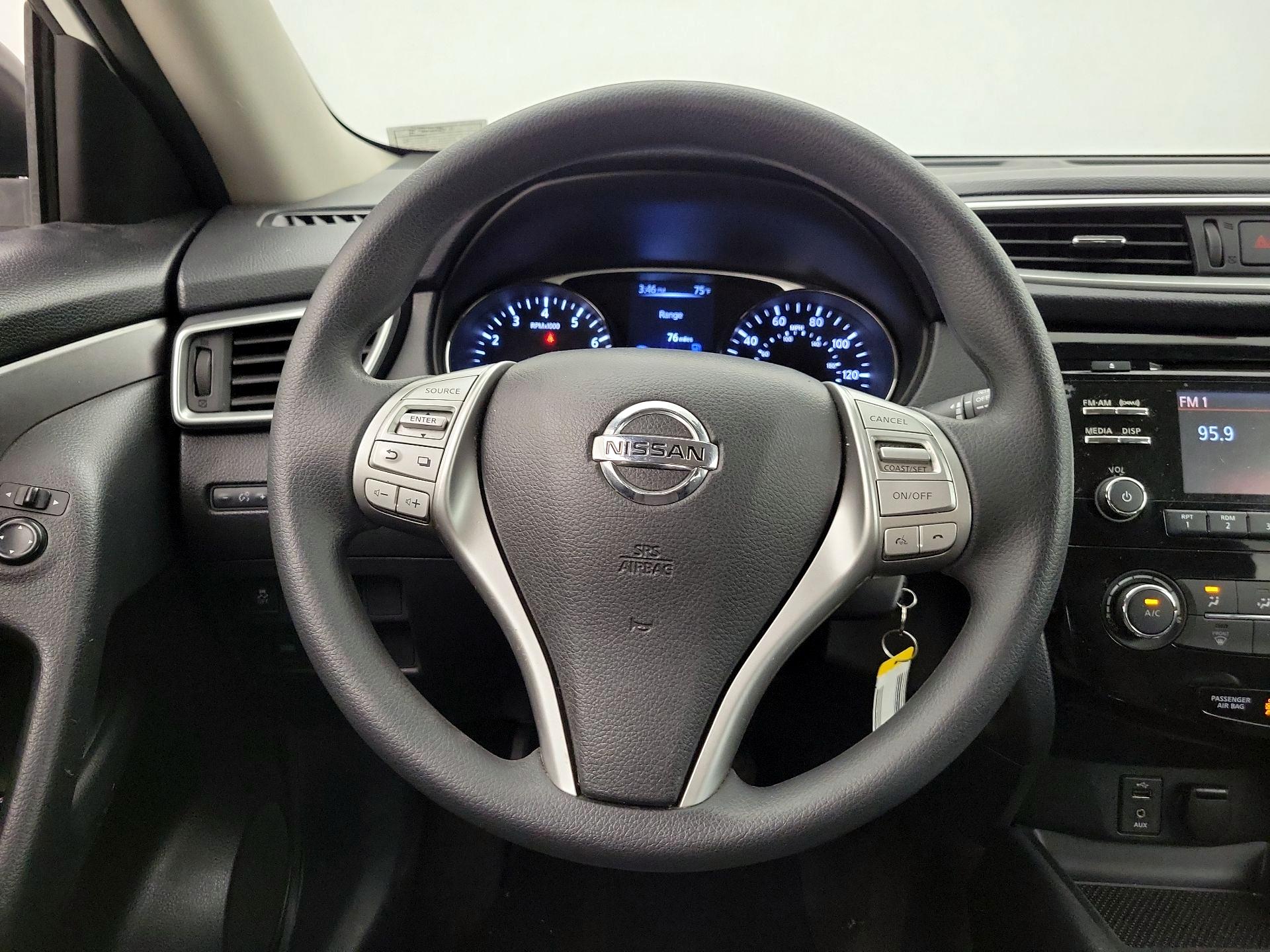 Thumbnail: 2016 Nissan Rogue - 10