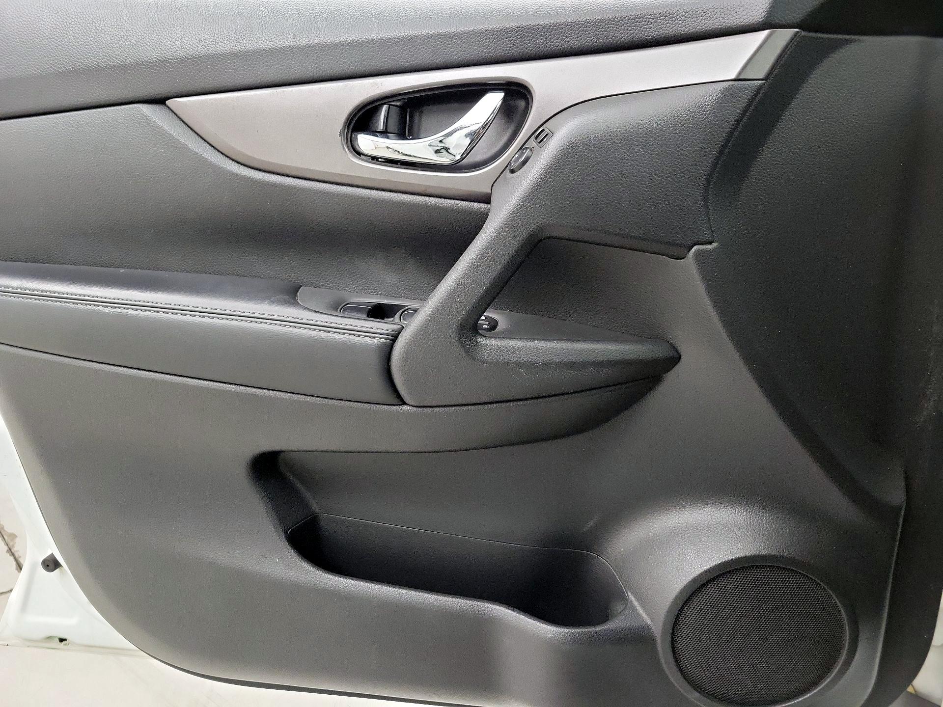 Thumbnail: 2016 Nissan Rogue - 12
