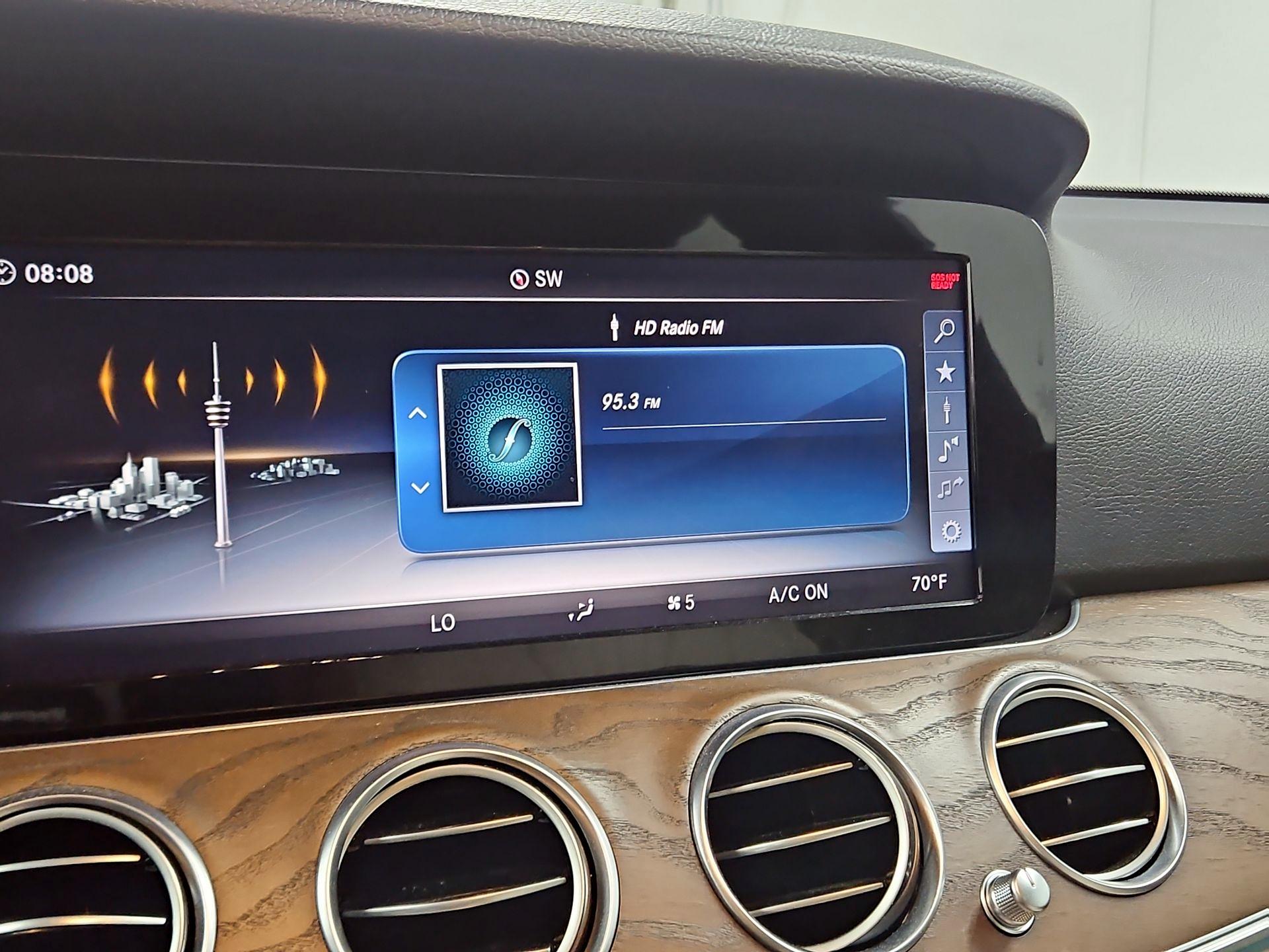 Thumbnail: 2018 Mercedes-Benz E-Class - 16