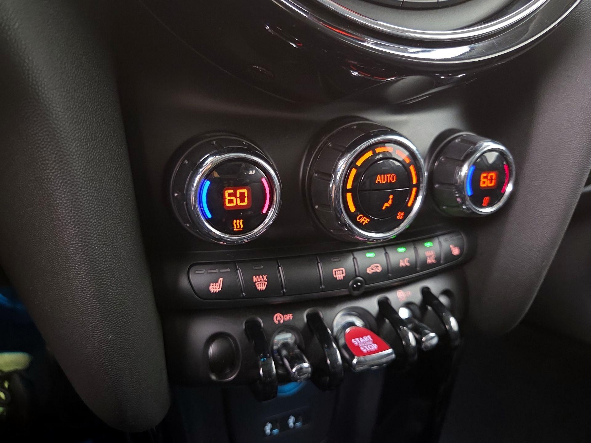 Thumbnail: 2020 MINI Cooper Hardtop - 16