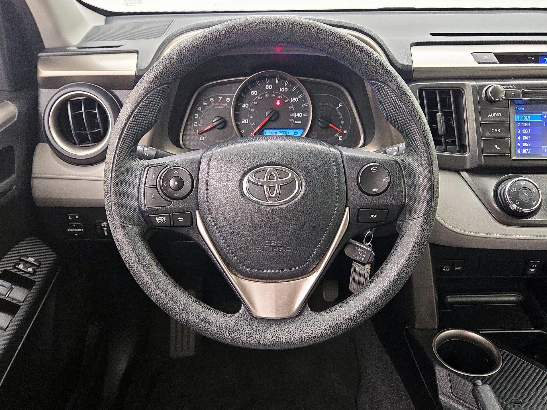 Thumbnail: 2015 Toyota RAV4 - 10