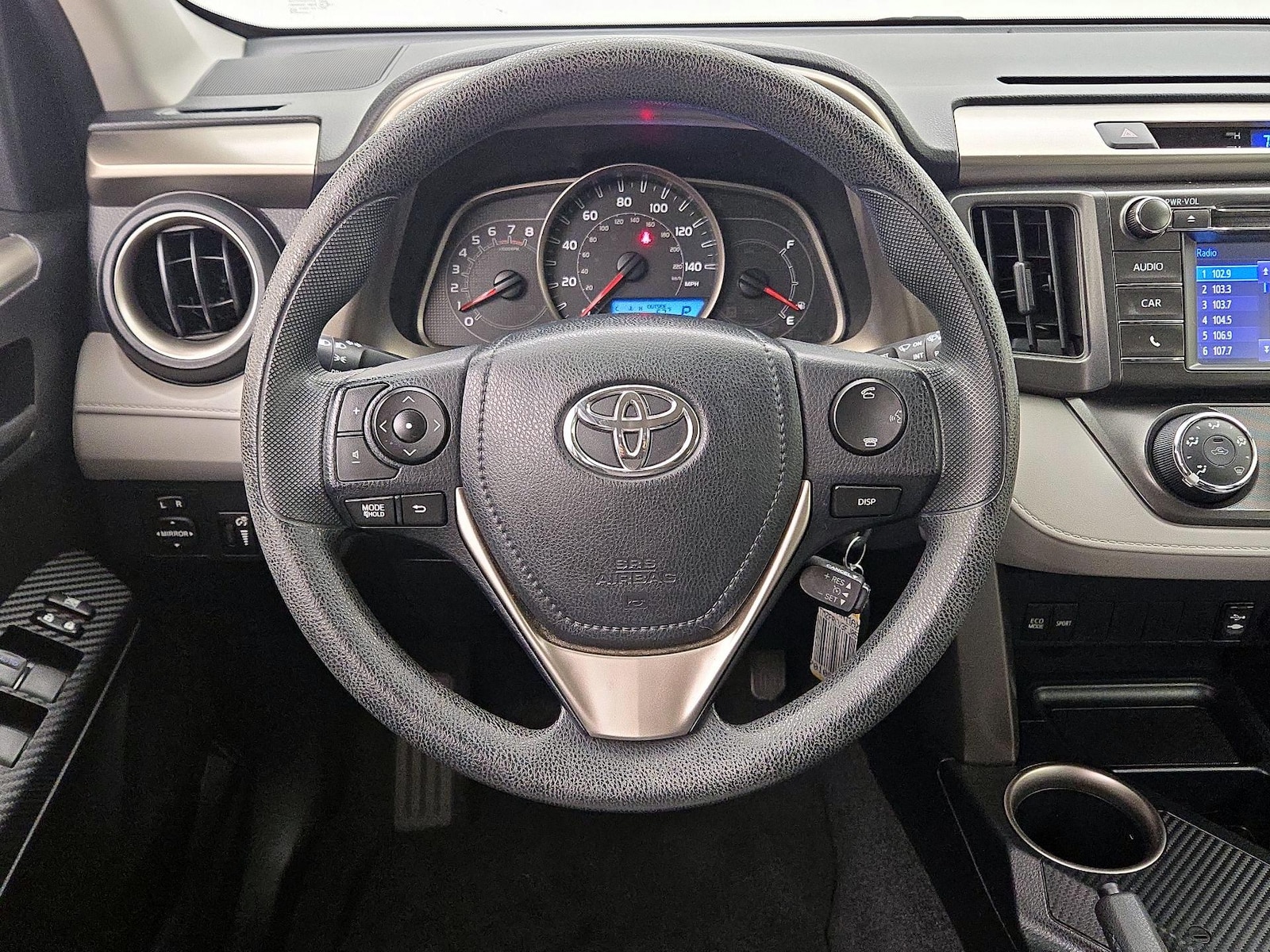 2015 Toyota RAV4 LE - Photo 11