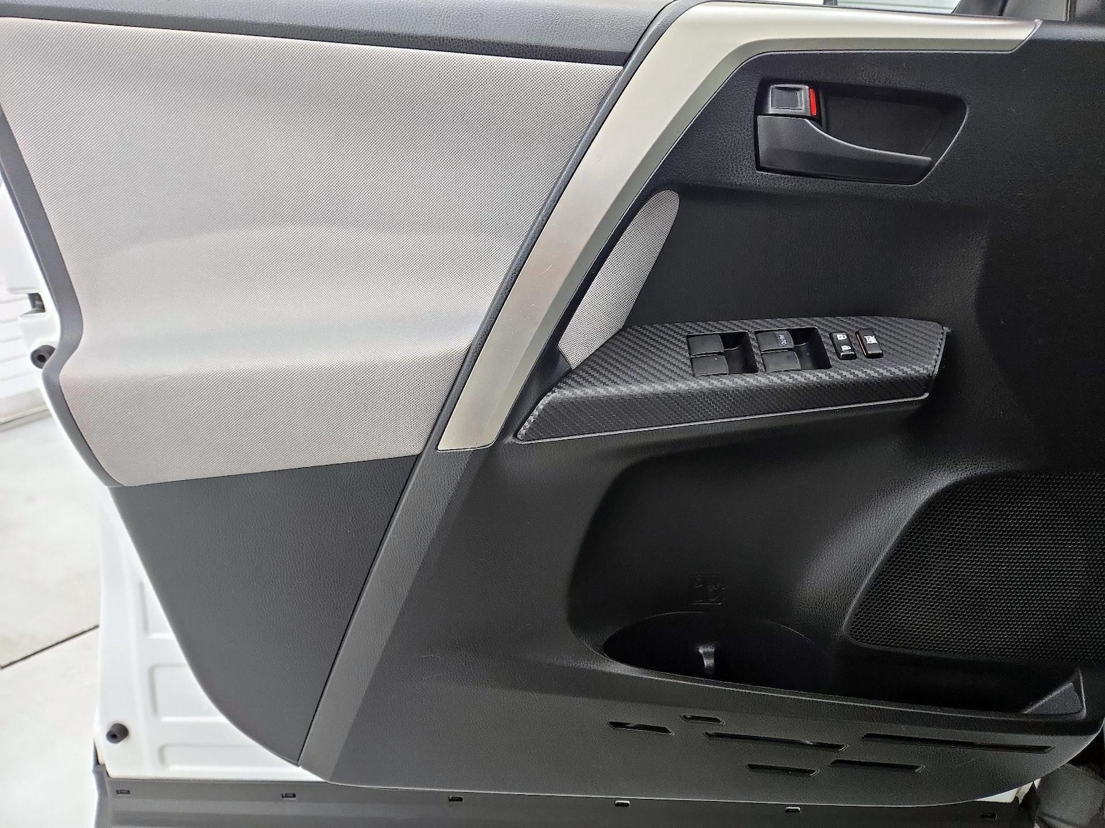 2015 Toyota RAV4 LE - Photo 13