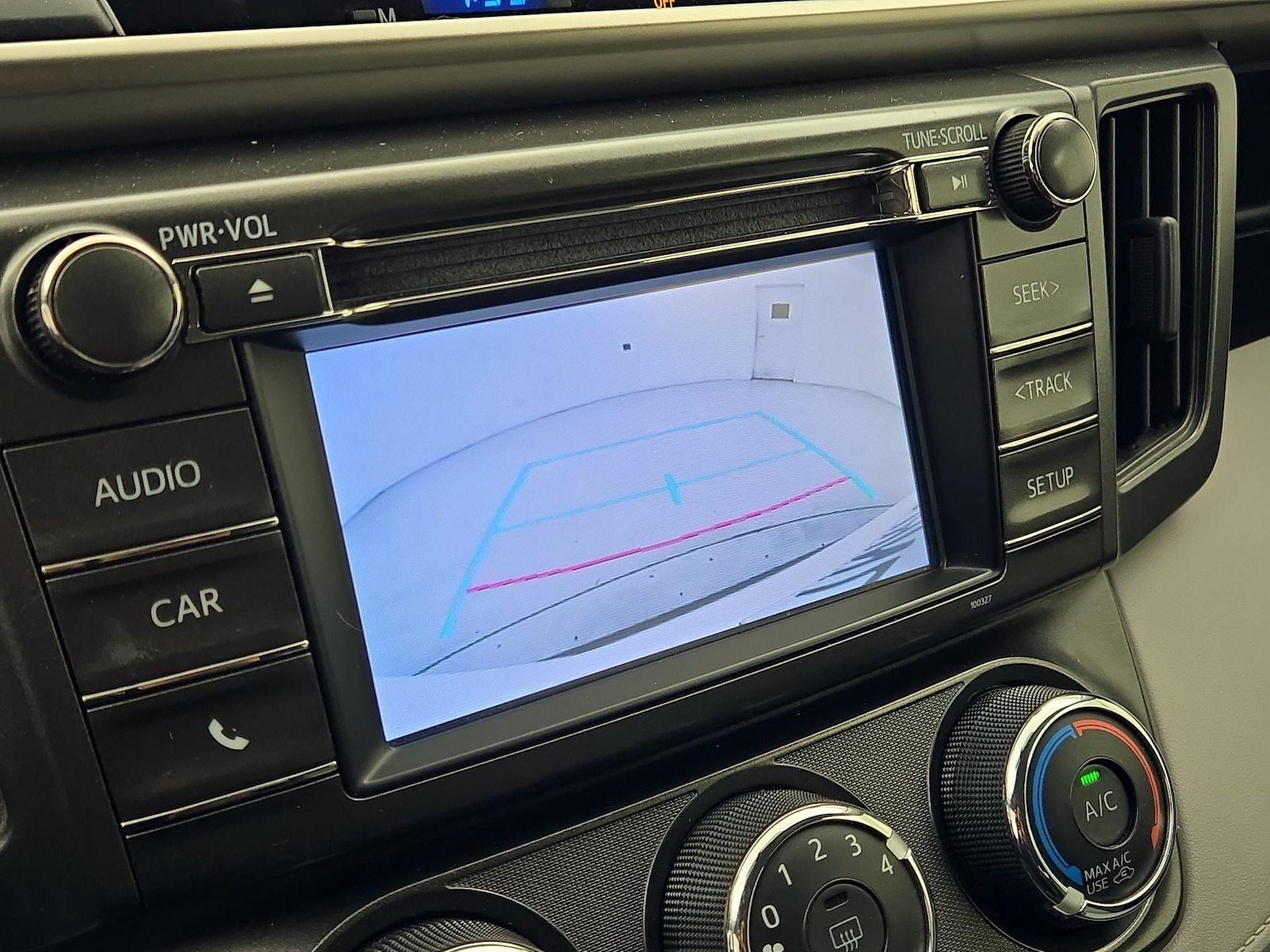 2015 Toyota RAV4 LE - Photo 15