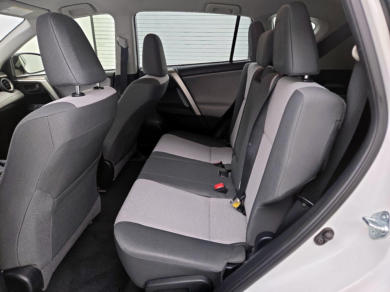 2015 Toyota RAV4 LE - Photo 19