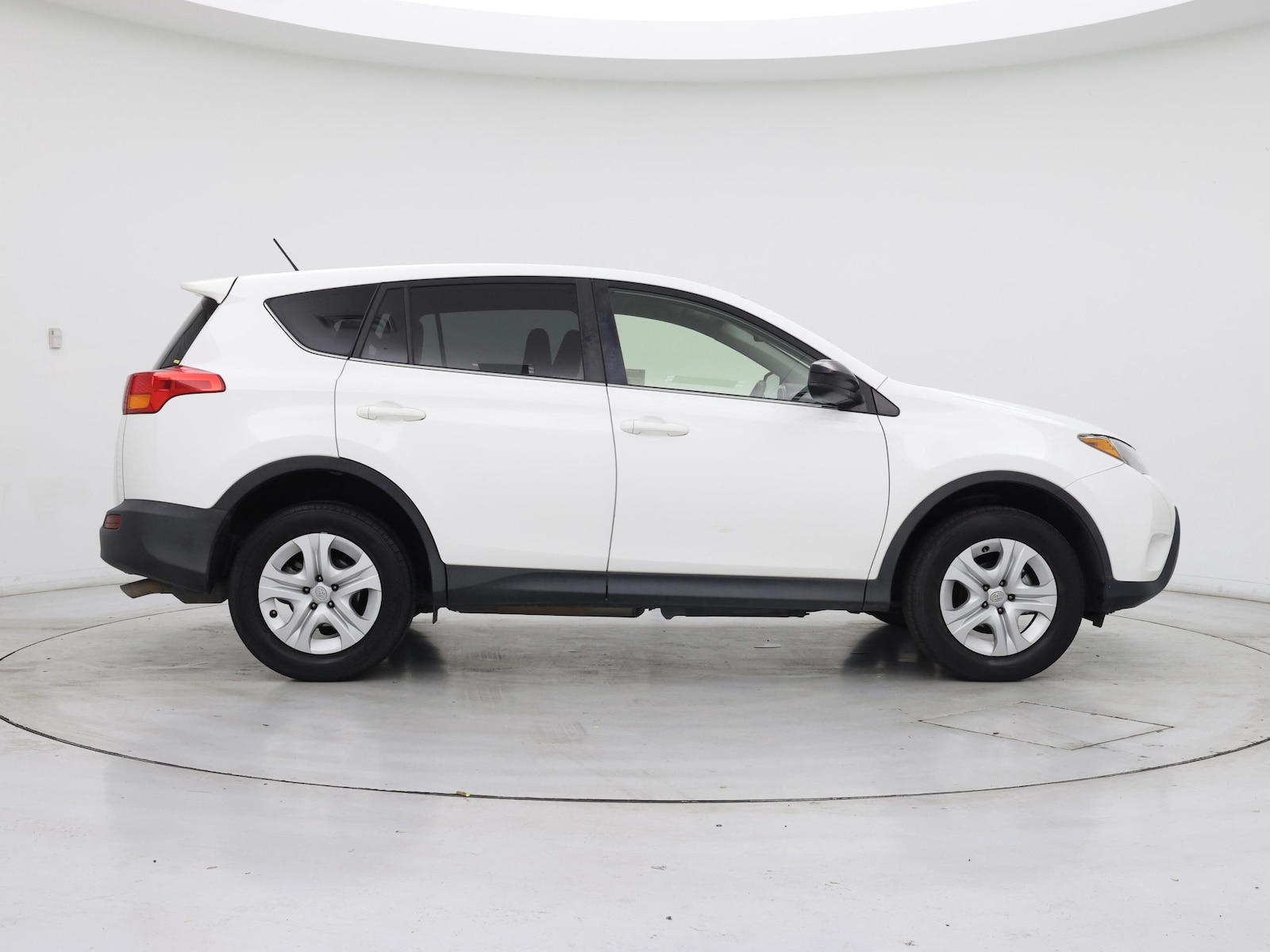 2015 Toyota RAV4 LE - Photo 8