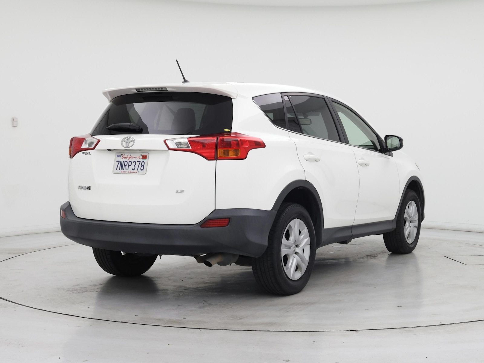 2015 Toyota RAV4 LE - Photo 9