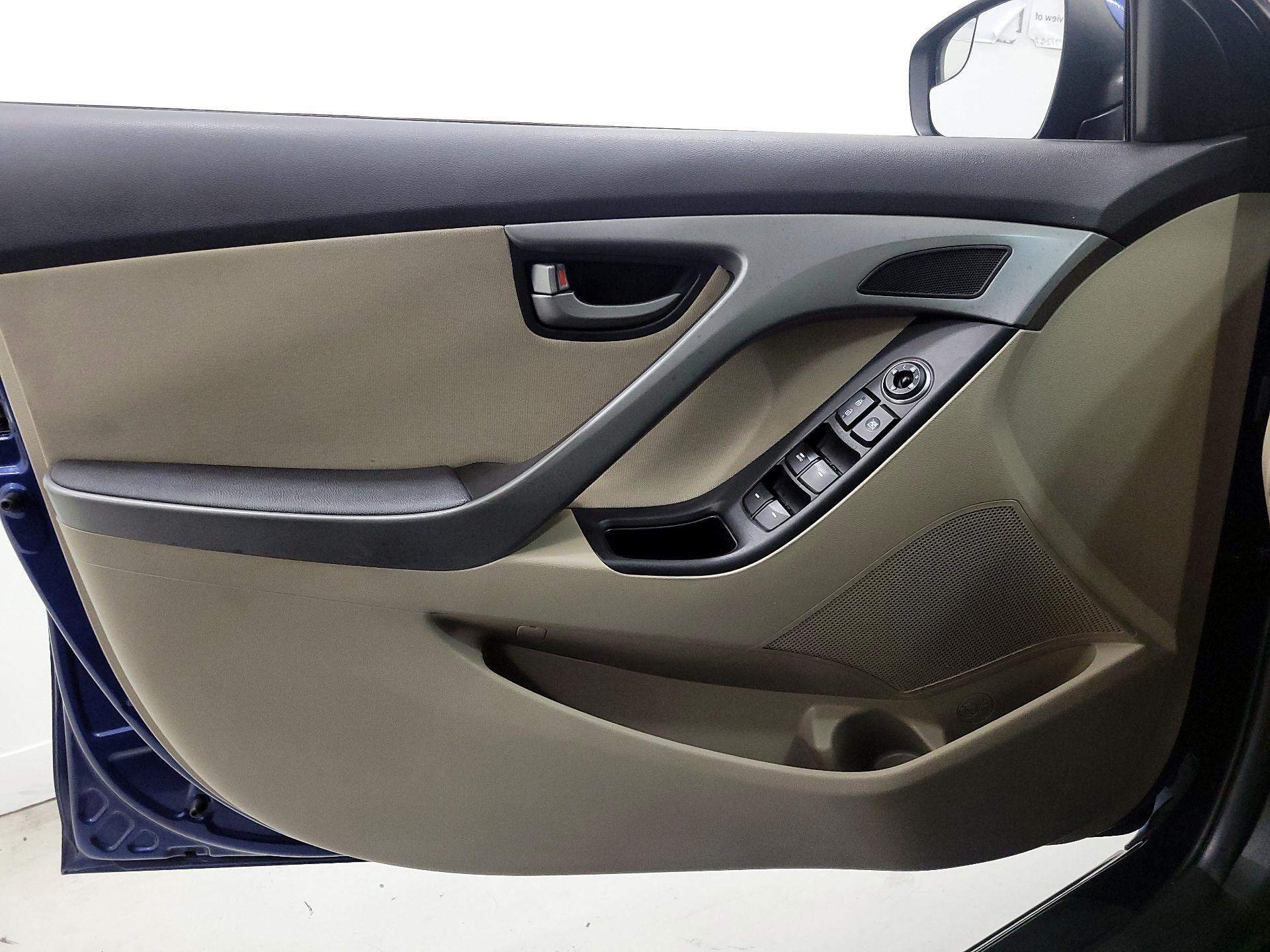 Thumbnail: 2016 Hyundai Elantra - 12