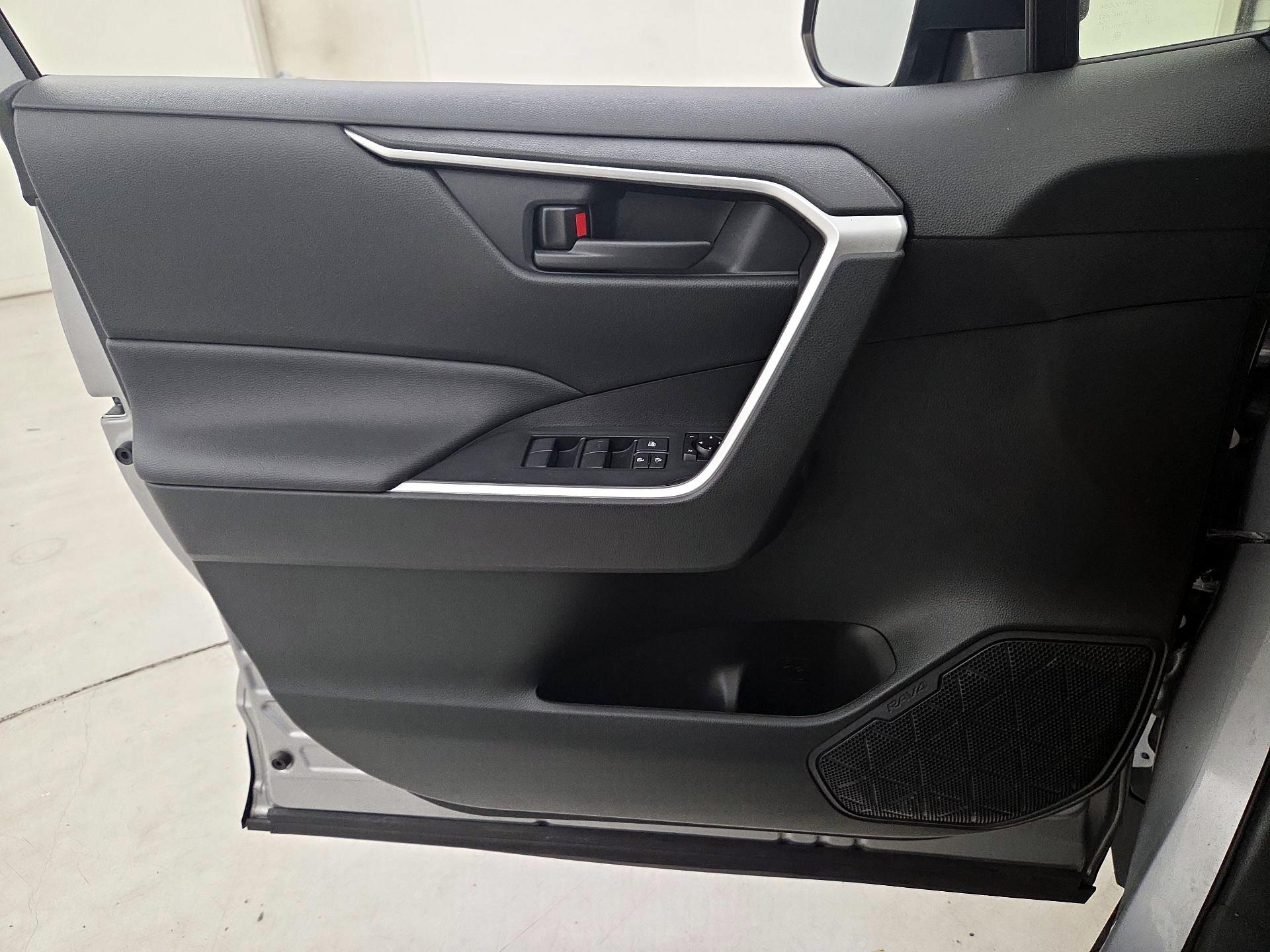 Thumbnail: 2021 Toyota RAV4 - 12