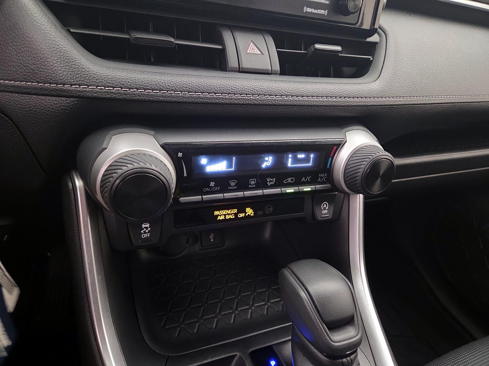 Thumbnail: 2021 Toyota RAV4 - 15