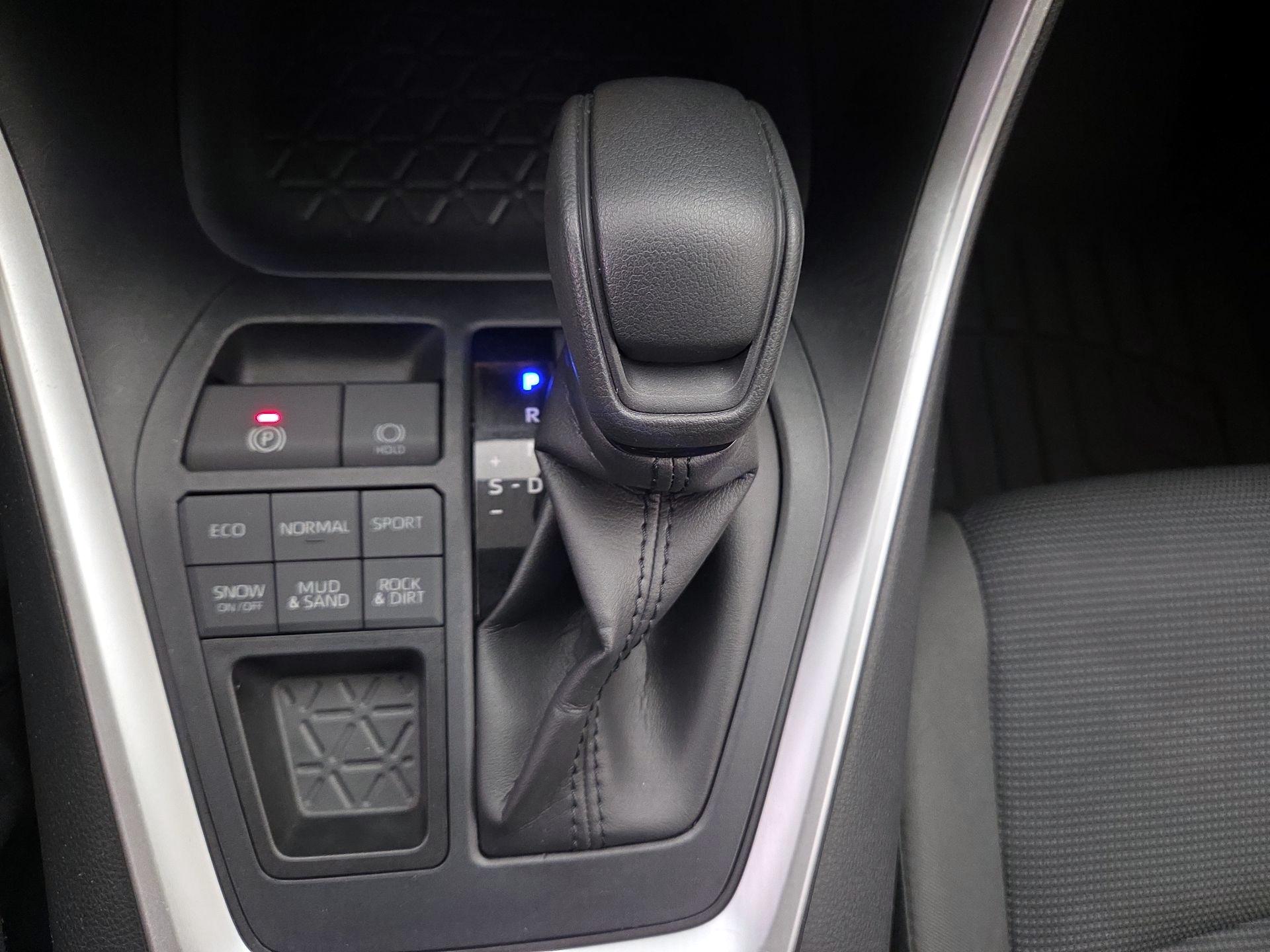 Thumbnail: 2021 Toyota RAV4 - 16