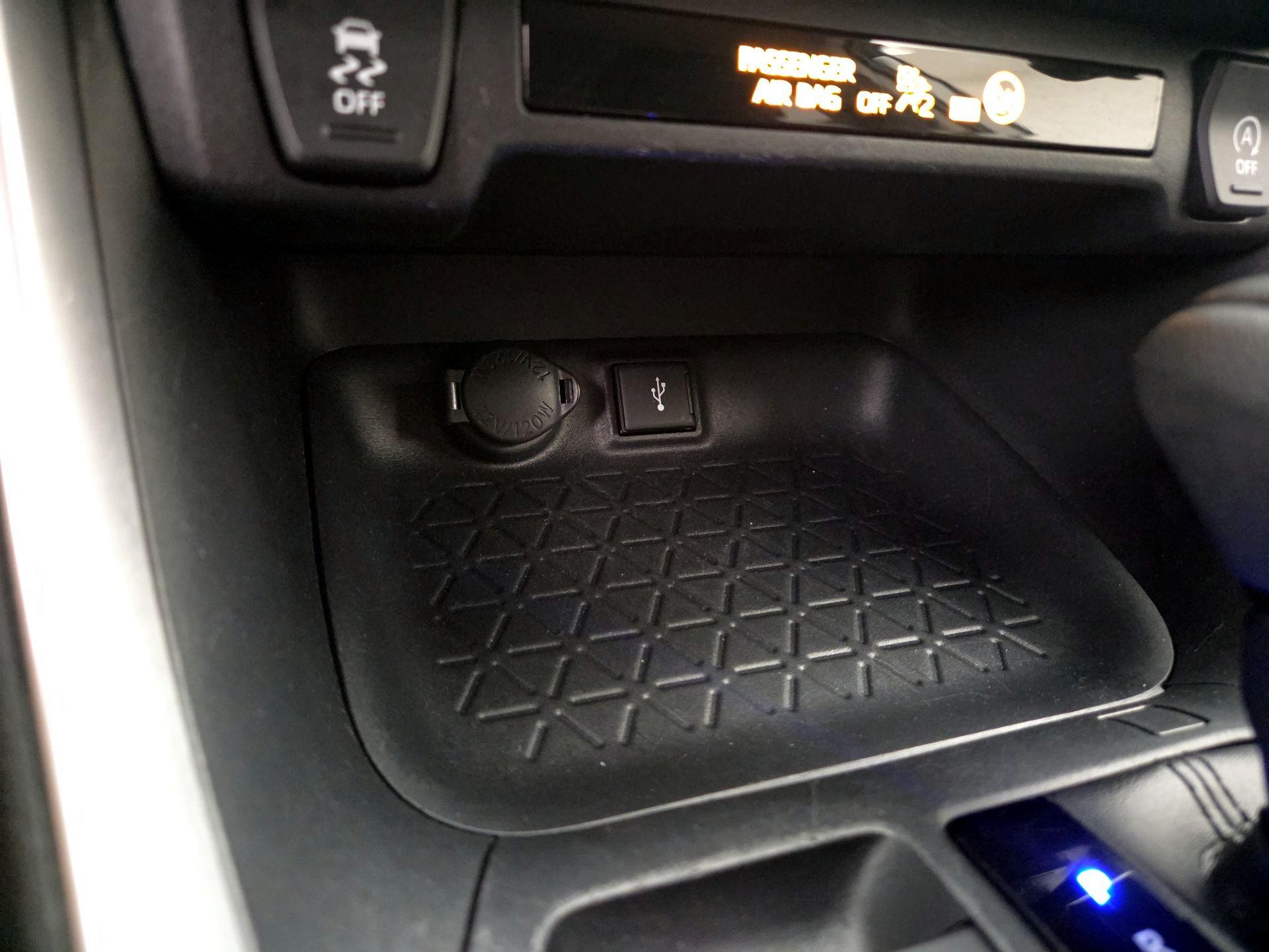 Thumbnail: 2021 Toyota RAV4 - 17