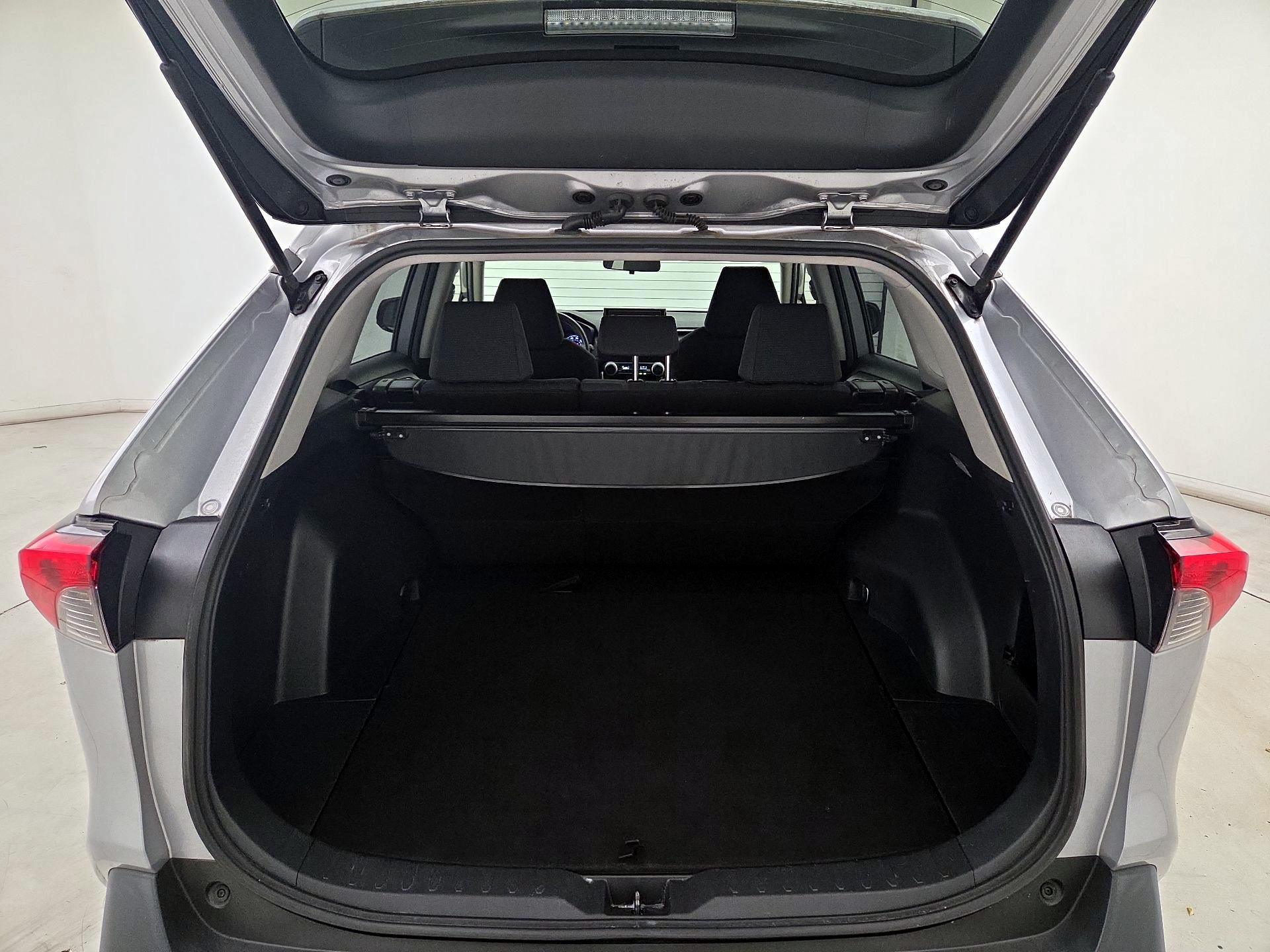 Thumbnail: 2021 Toyota RAV4 - 19