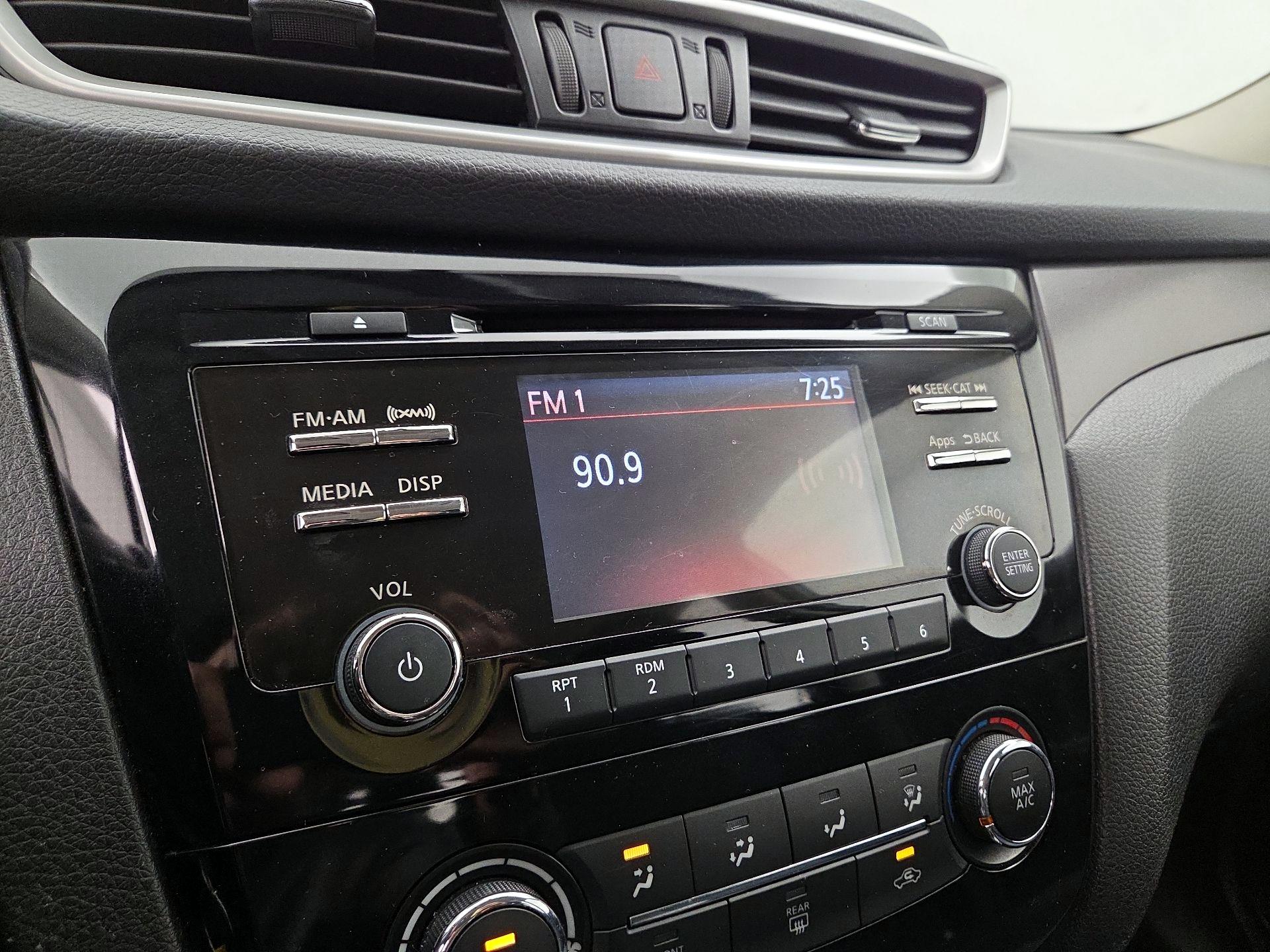 Thumbnail: 2016 Nissan Rogue - 15
