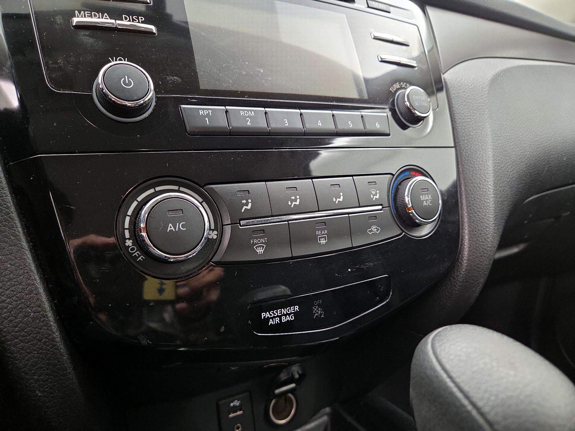 Thumbnail: 2016 Nissan Rogue - 16