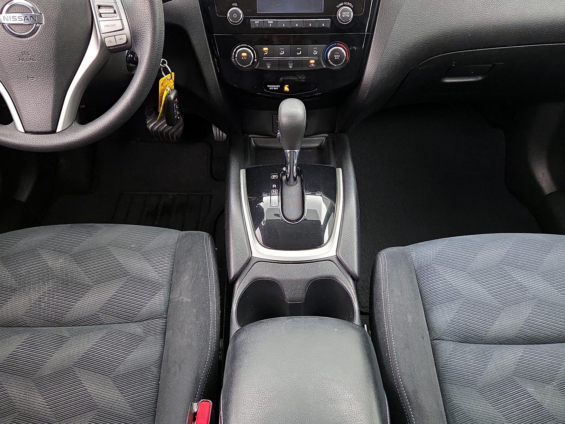 Thumbnail: 2016 Nissan Rogue - 17