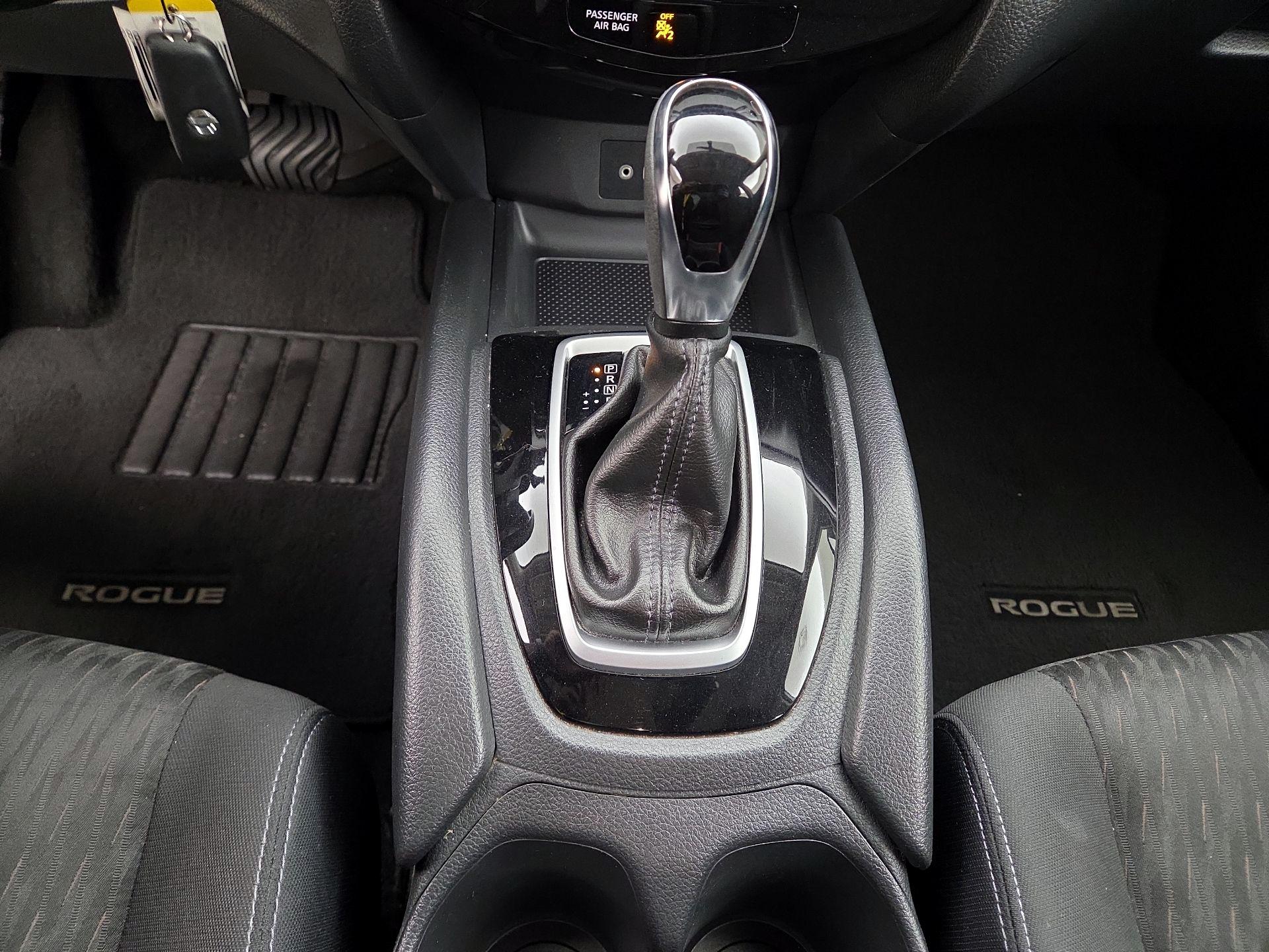 Thumbnail: 2018 Nissan Rogue - 16