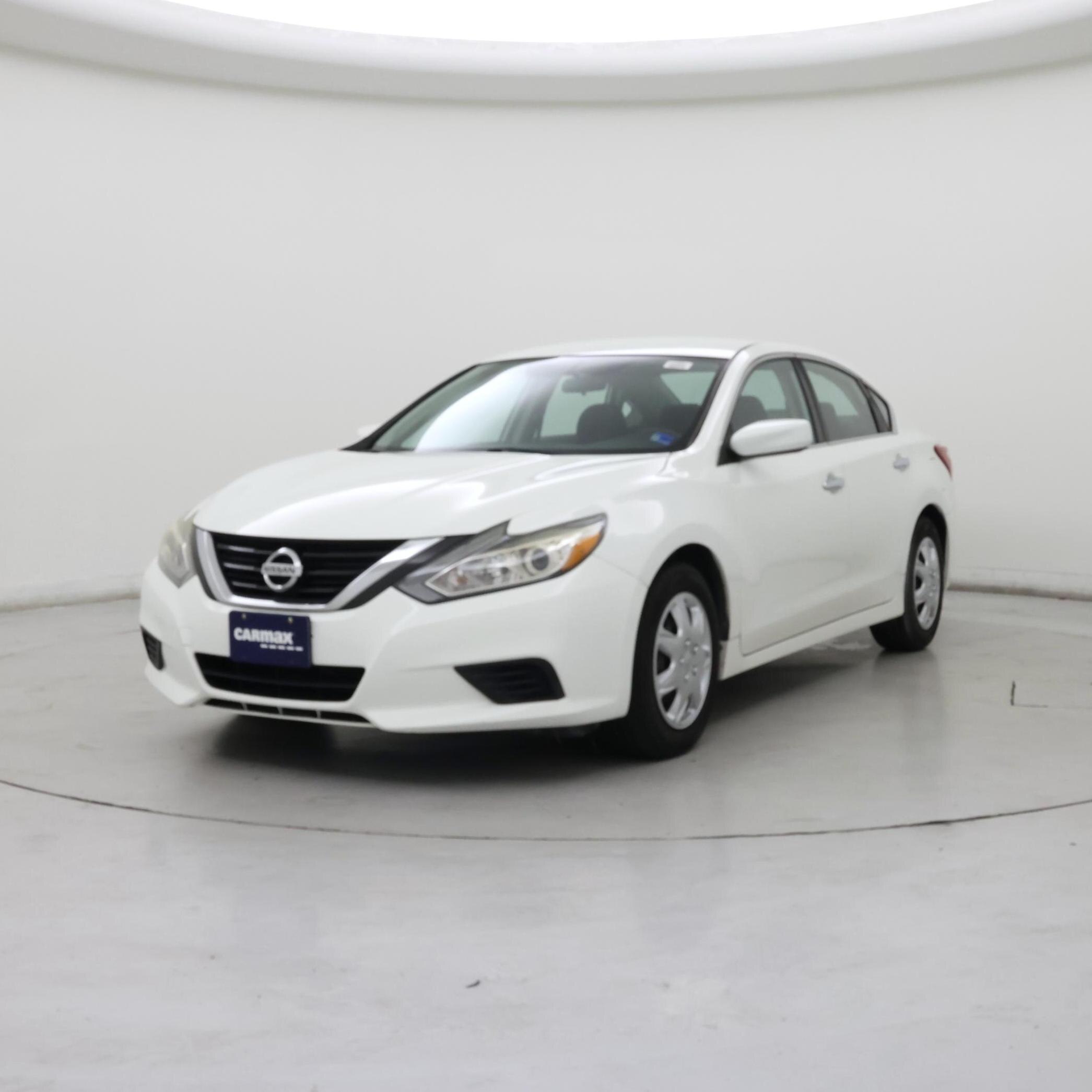 Thumbnail: 2018 Nissan Altima - 4