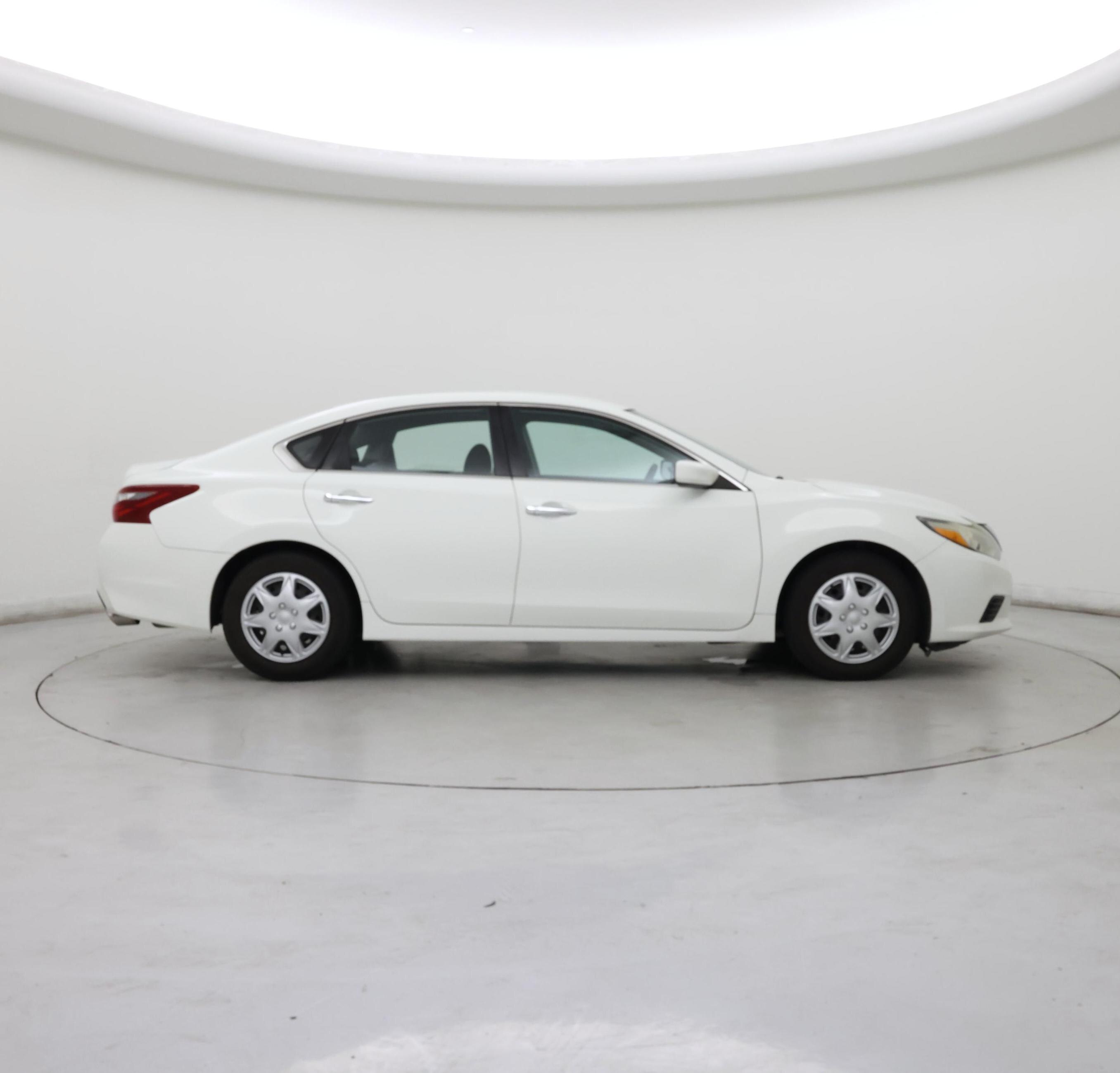 Thumbnail: 2018 Nissan Altima - 7